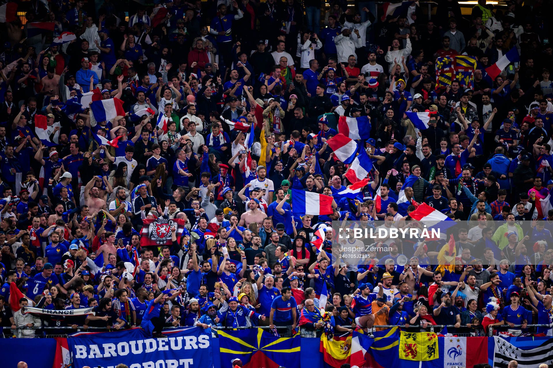Fans of France celebrate