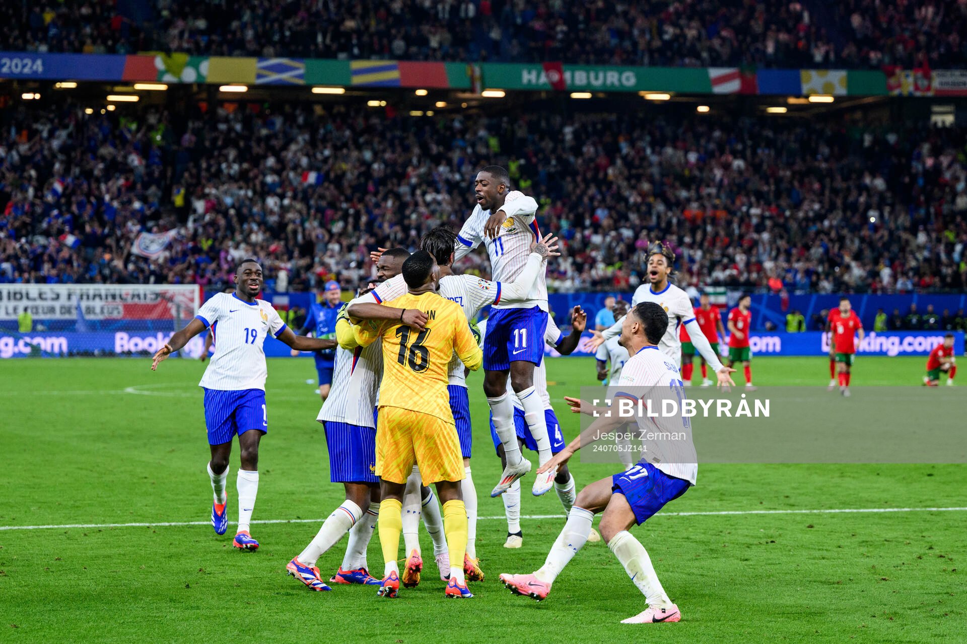 Ousmane Dembele of France celebrates