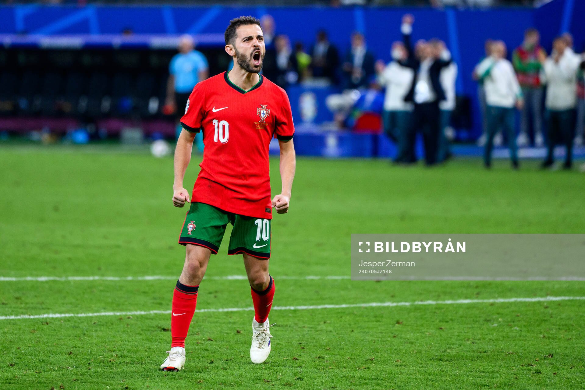 Bernardo Silva of Portugal celebrates