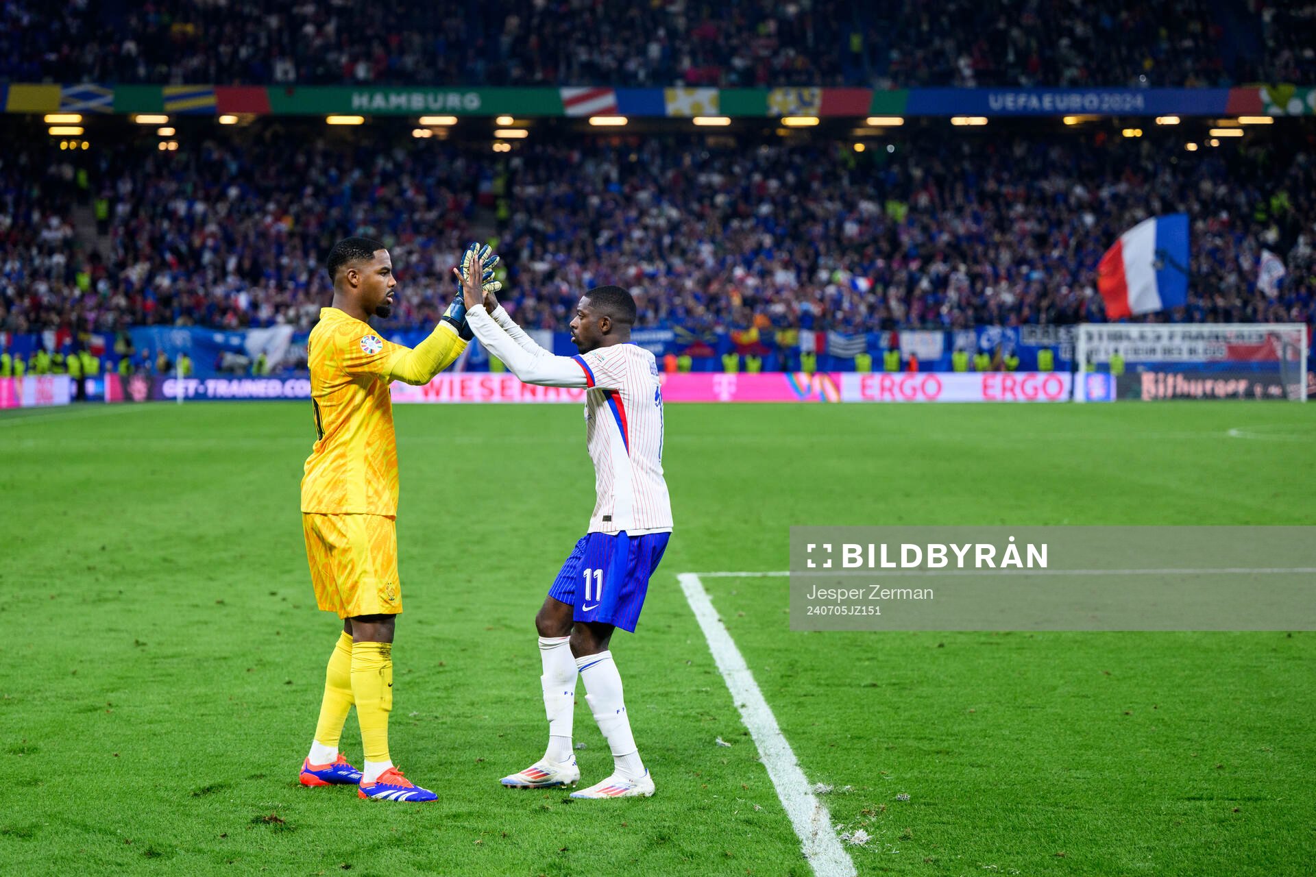 Ousmane Dembele celebrates with goalkeeper Mike Maignan of France after scoring a penalty during the penalty shootout in the UEFA Euro 2024 Football Championship Quarterfinal between Portugal and France on July 5, 2024 in Hamburg.