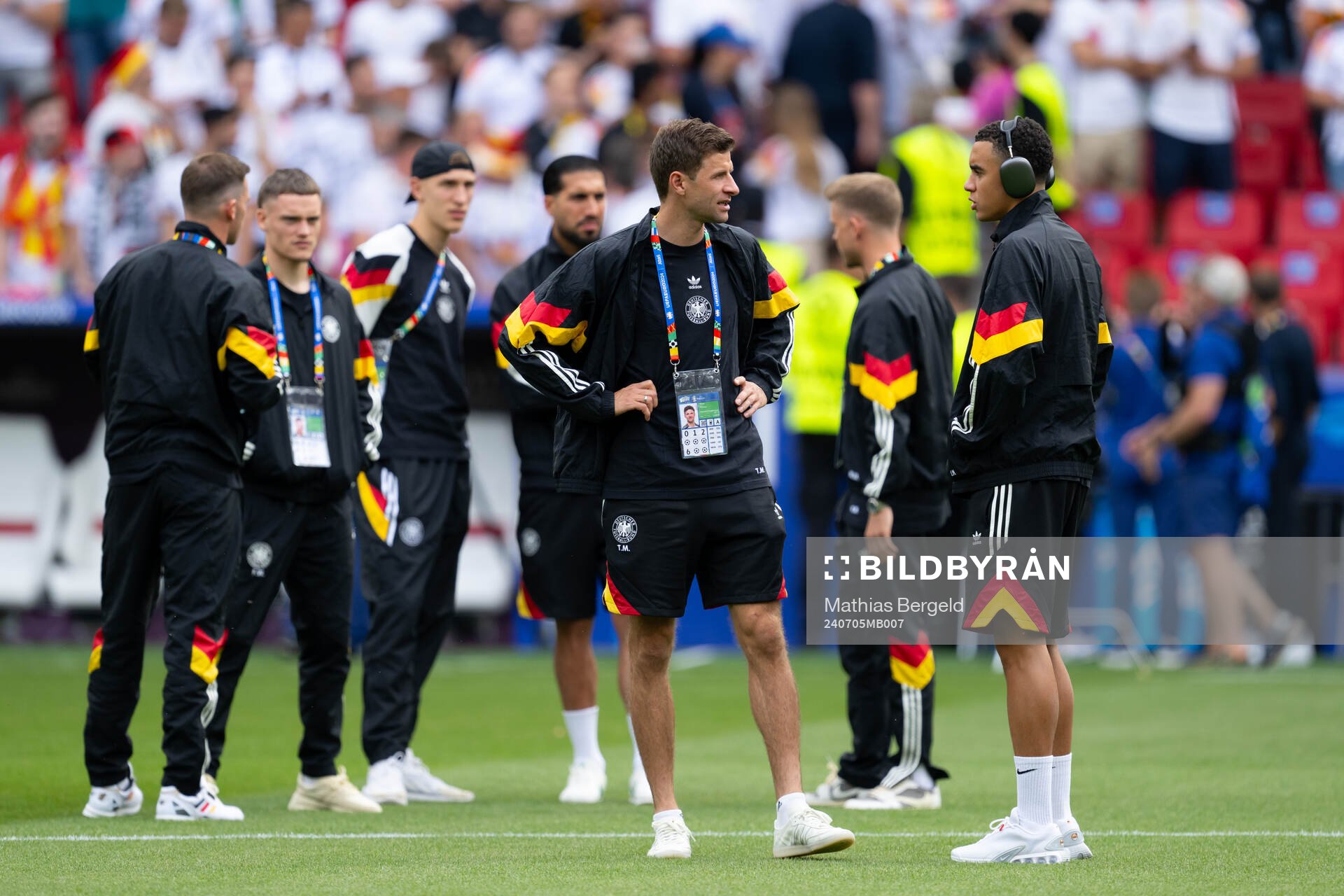 Thomas Muller and Jamal Musiala of Germany