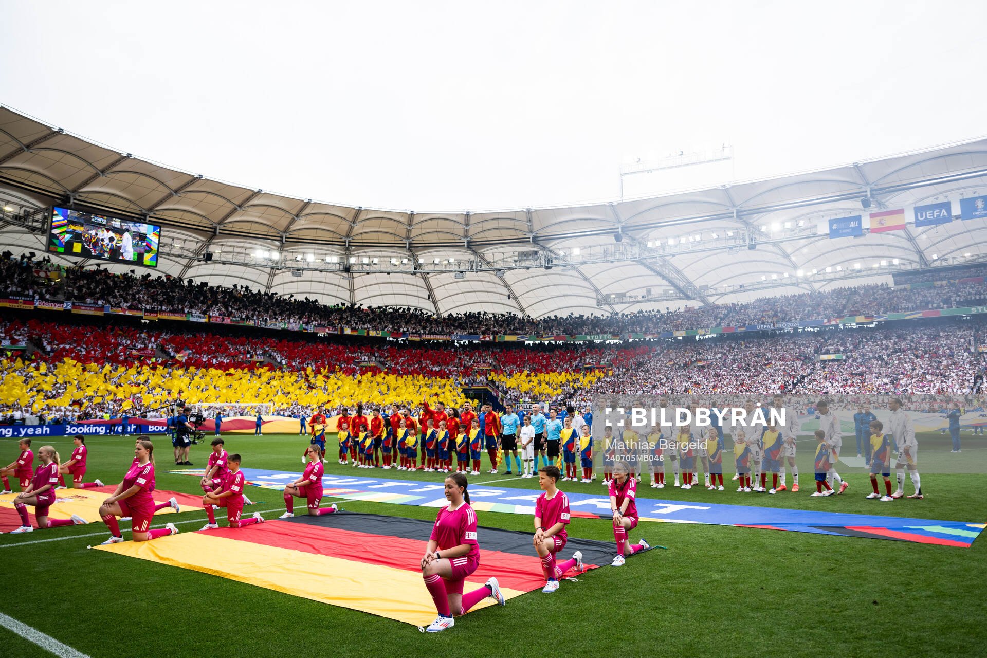 Players of Spain and Germany