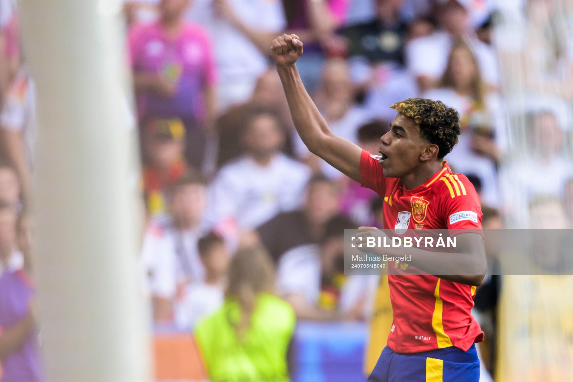 Lamine Yamal of Spain celebrates