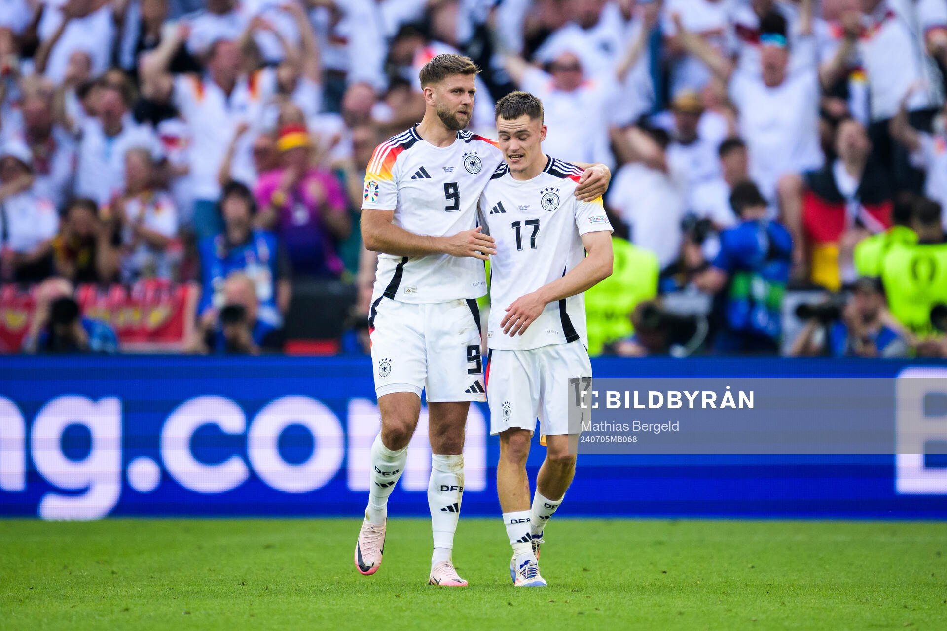 Niclas Fullkrug and Florian Wirtz, celebrate