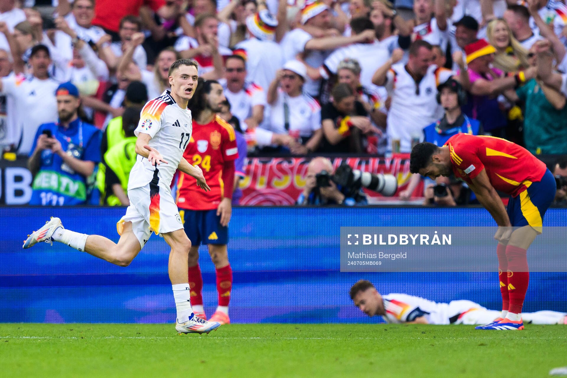 Florian Wirtz of Germany celebrates