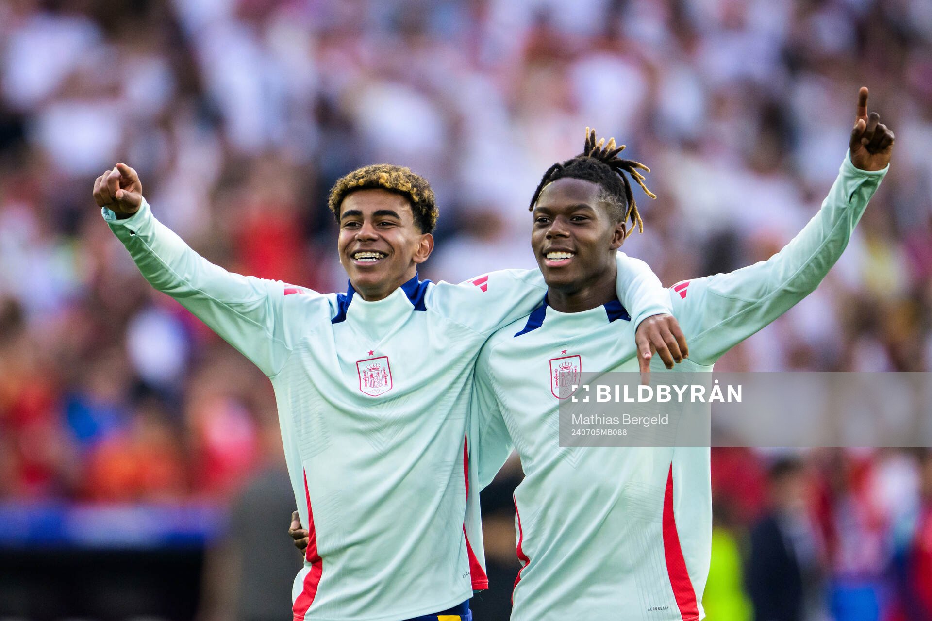 Lamine Yamal and Nicholas Williams of Spain celebrate