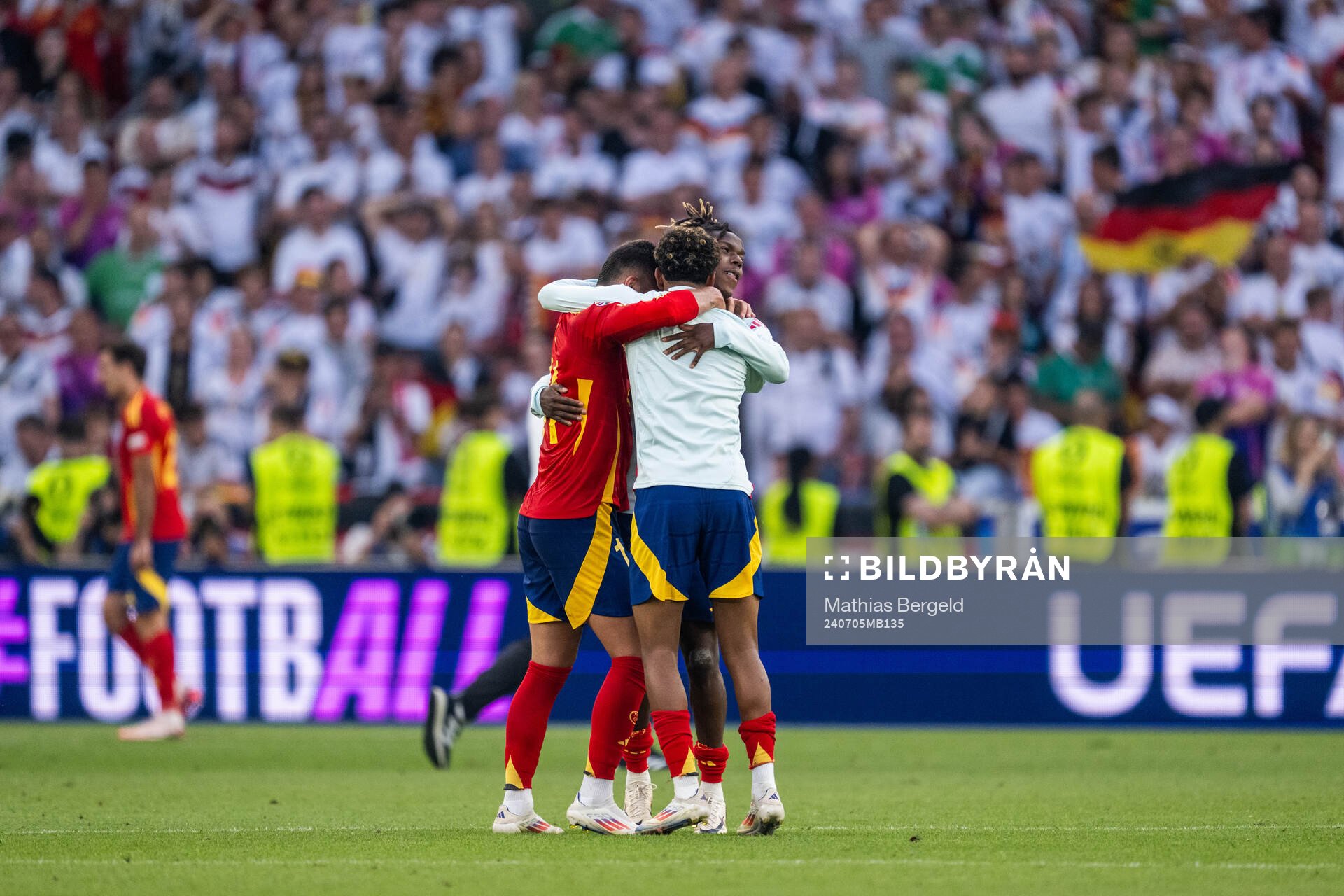 Ferran Torres, Lamine Yamal and Nicholas Williams of Spain