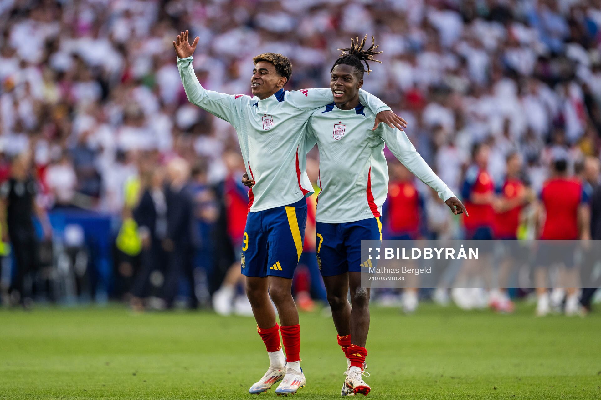 Lamine Yamal and Nicholas Williams of Spain celebrate