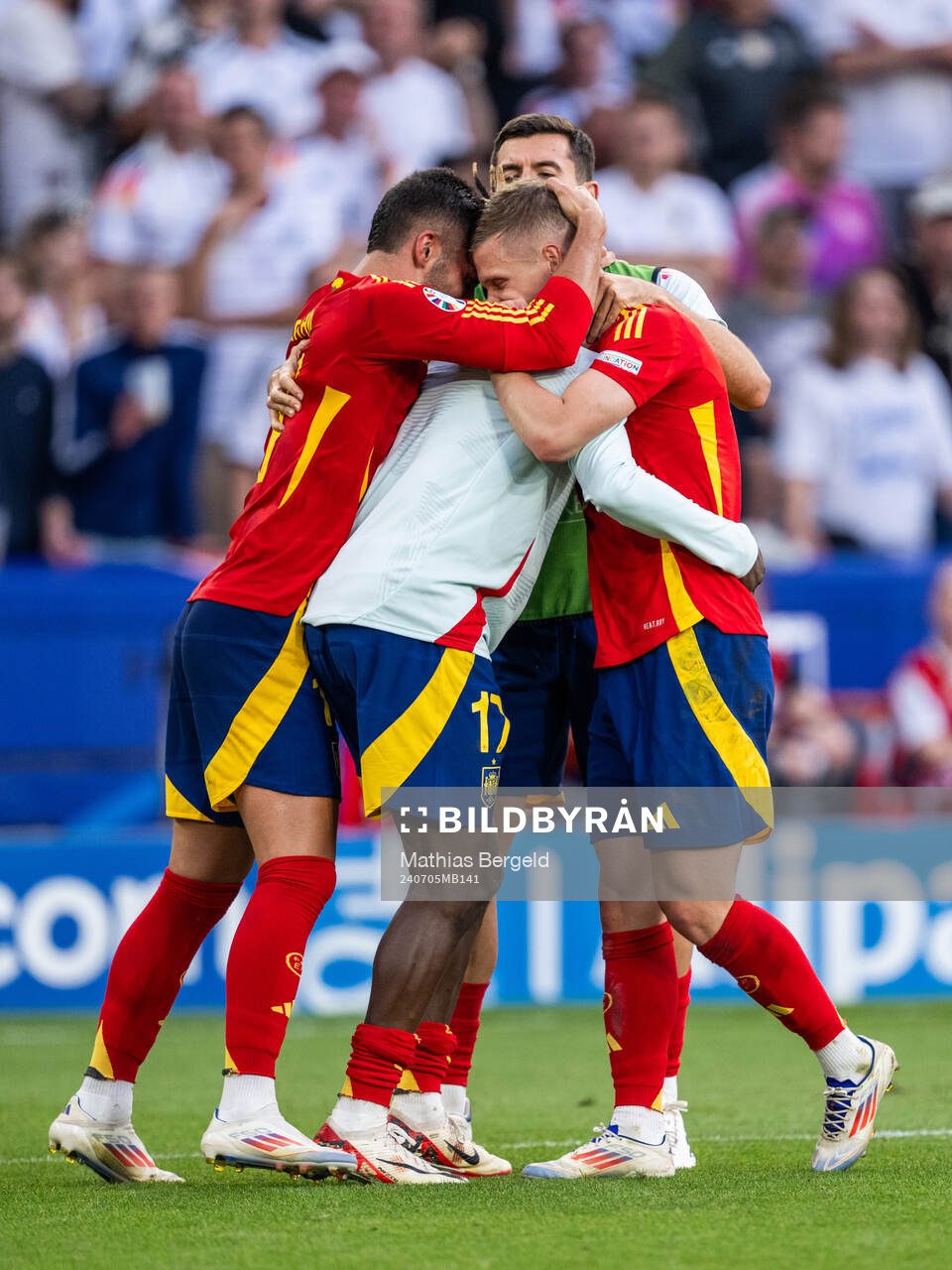 Ferran Torres, Nicholas Williams and Daniel Olmo of Spain
