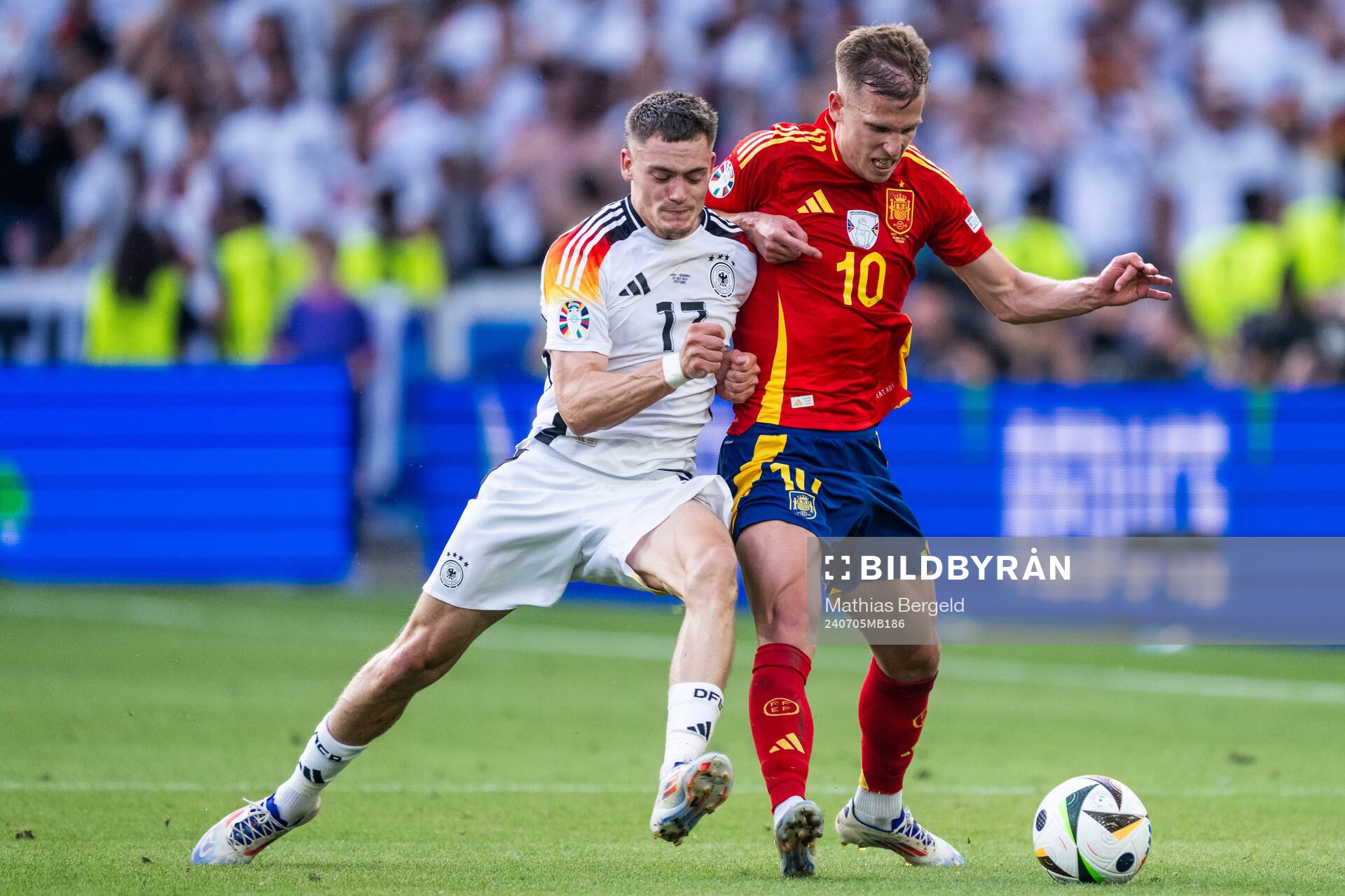 Florian Wirtz of Germany and Daniel Olmo of Spain
