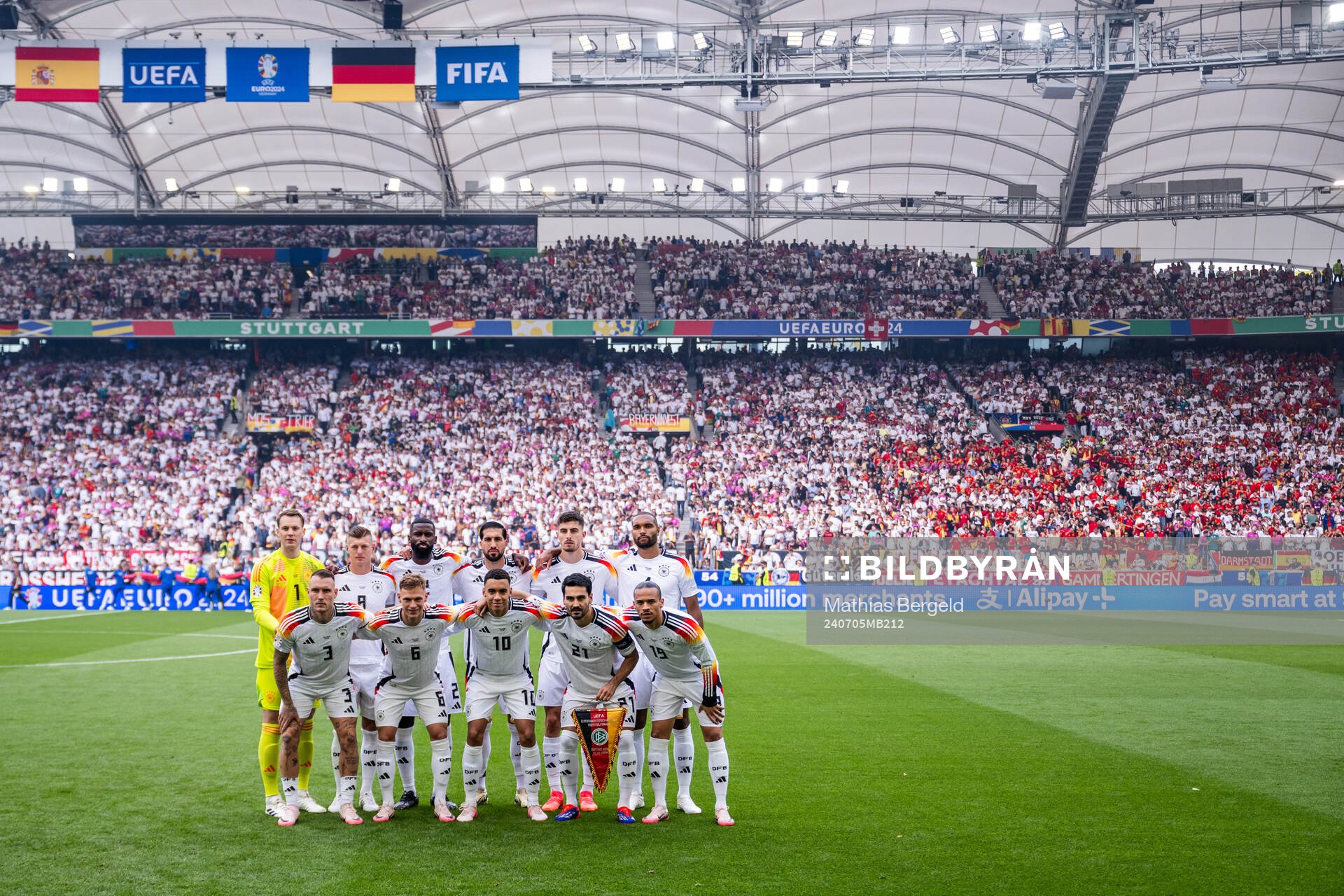 The starting eleven of Germany pose for a phot