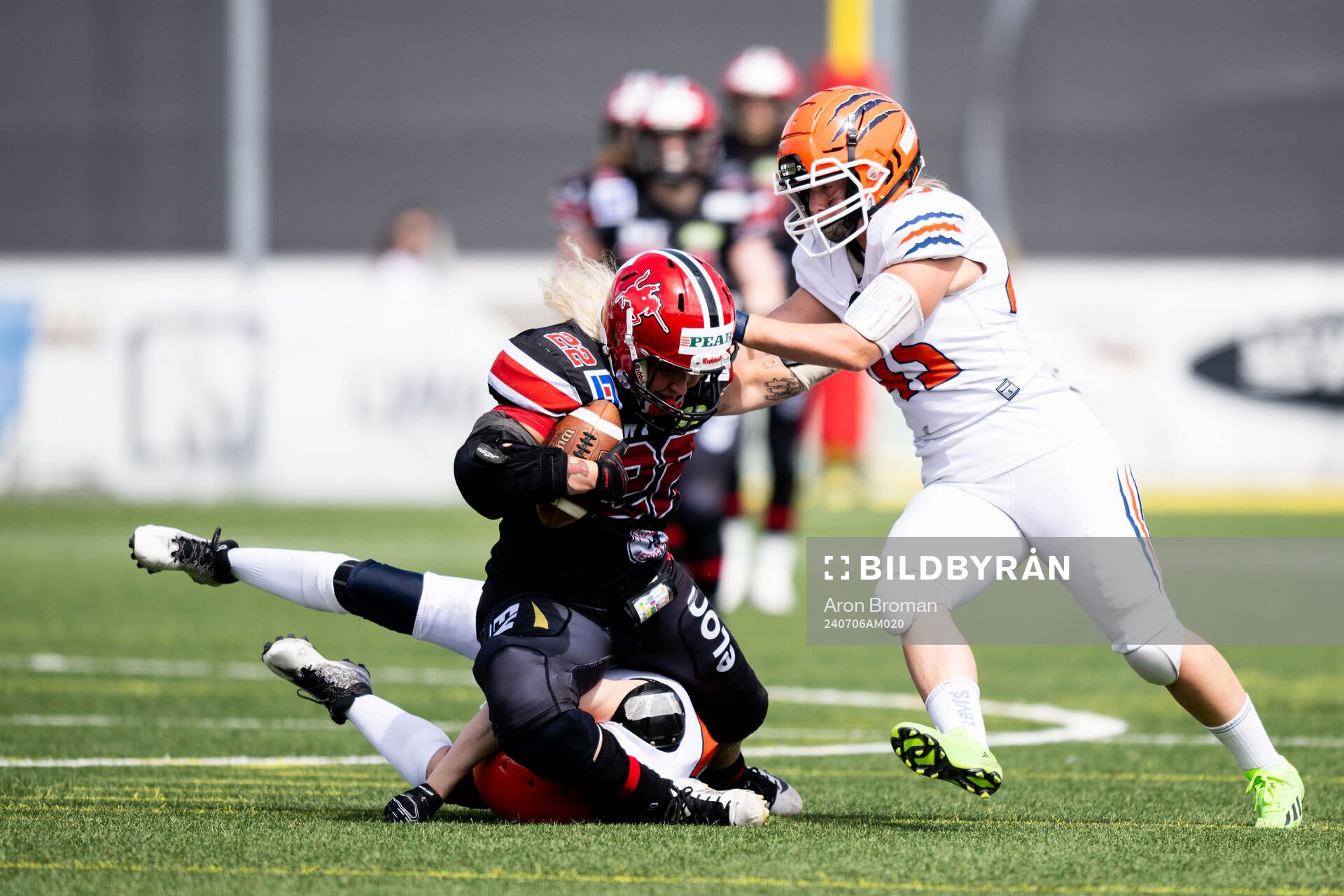 Carlstad Crusaders Gaby Knops och Copenhagen Raptors Maja
