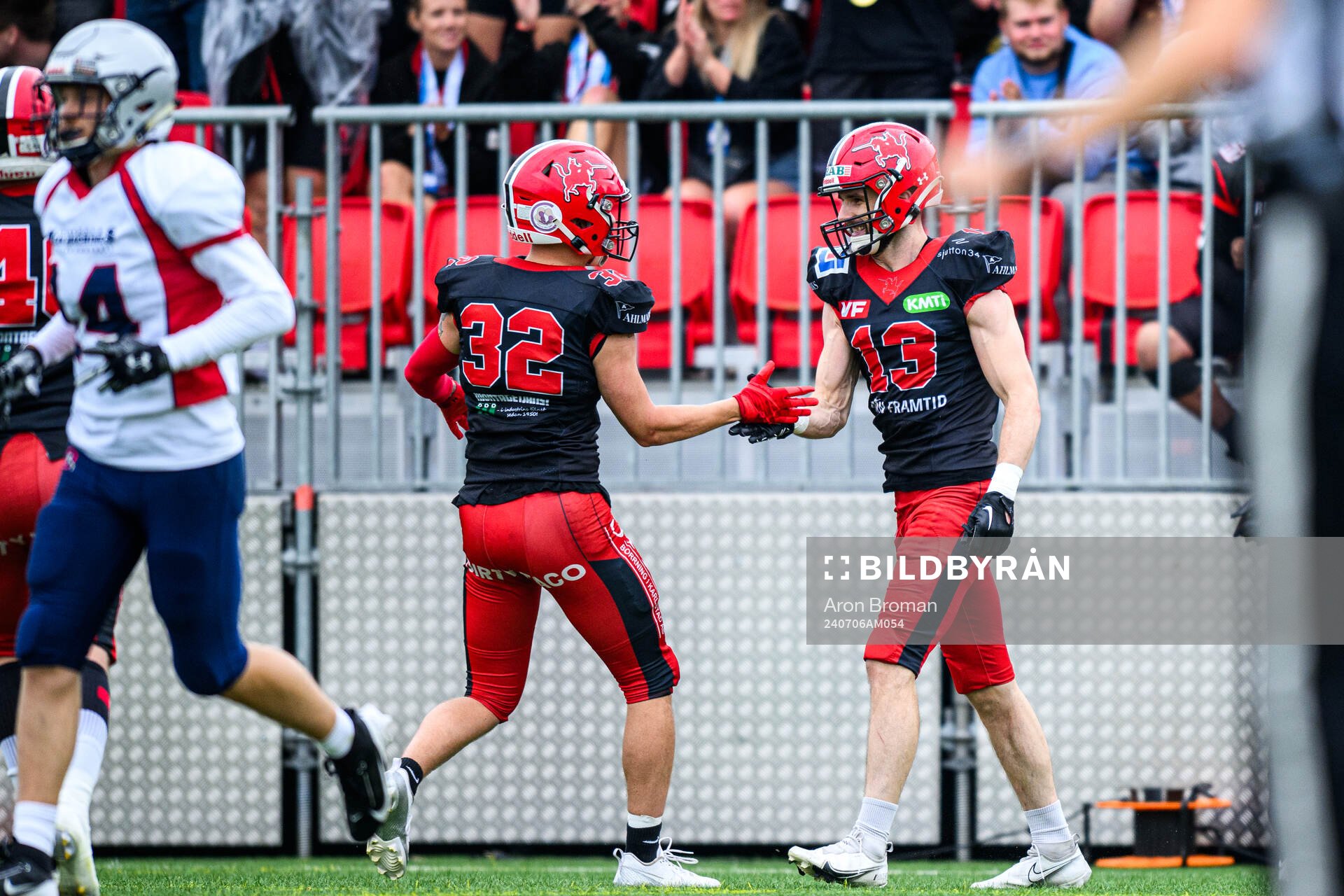 Carlstad Crusaders Strahinja Stepovic jublar med Elias