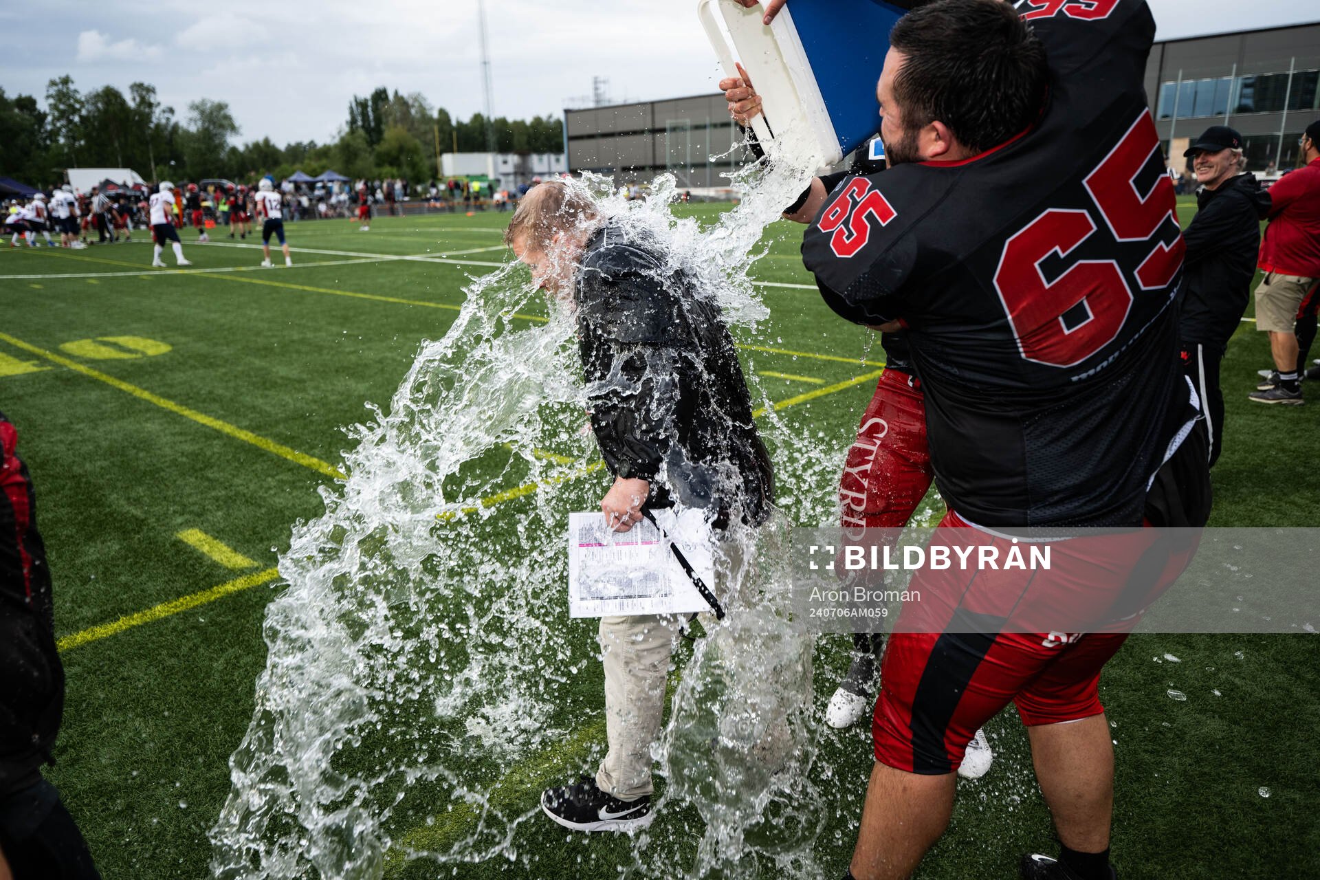 Carlstad Crusaders huvudtränare Christian Forsman jublar