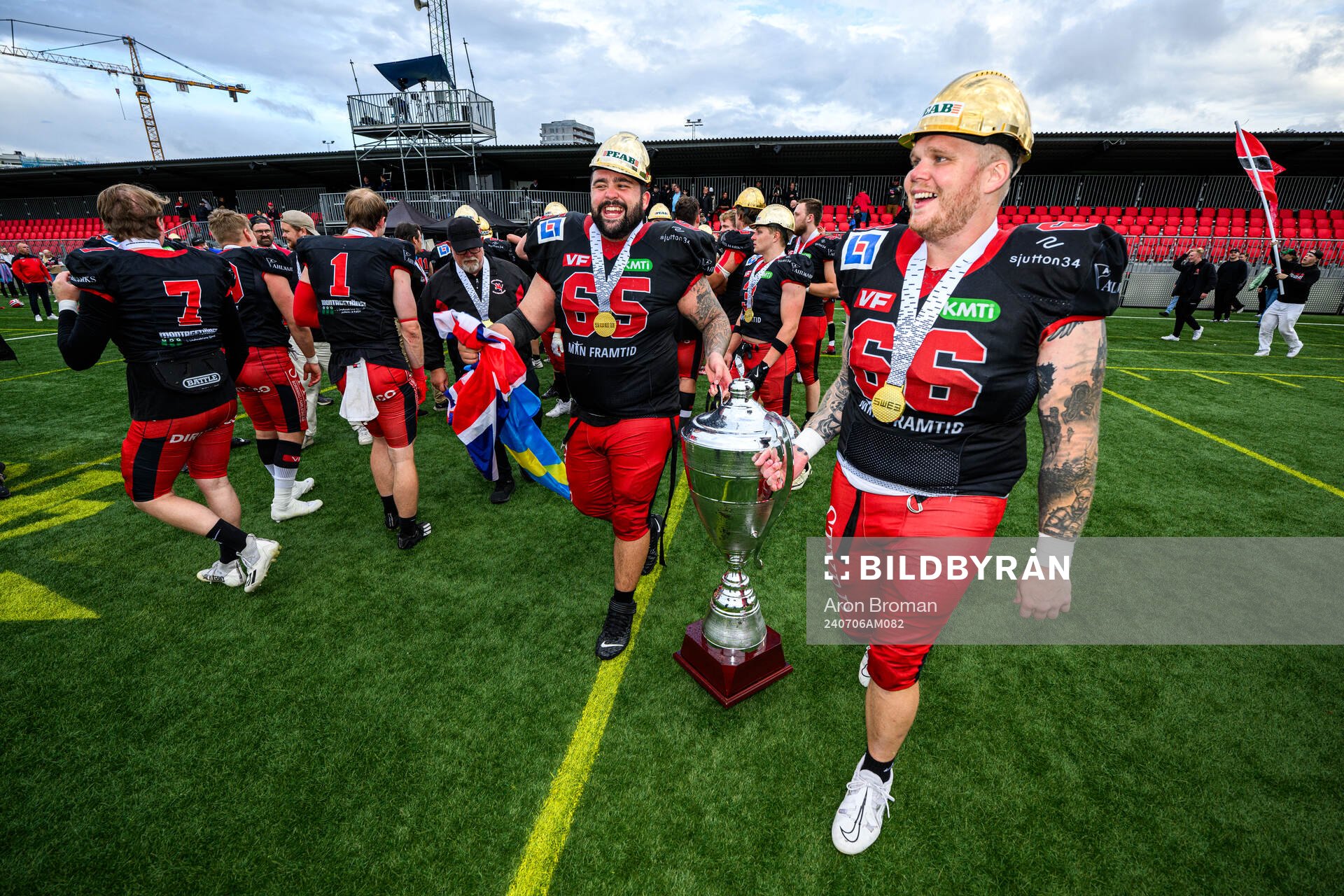 Carlstad Crusaders Isak Berg och Niklas Johansson jublar