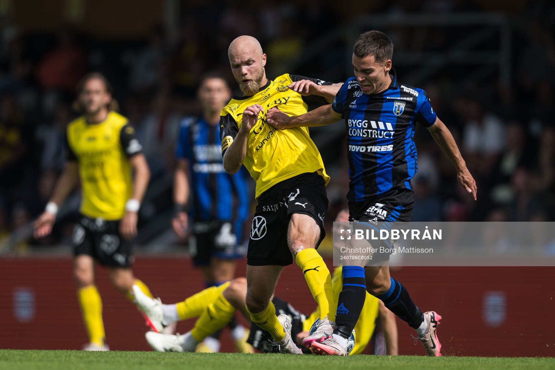 Mjällbys Viktor Gustafson och Sirius Leo Walta