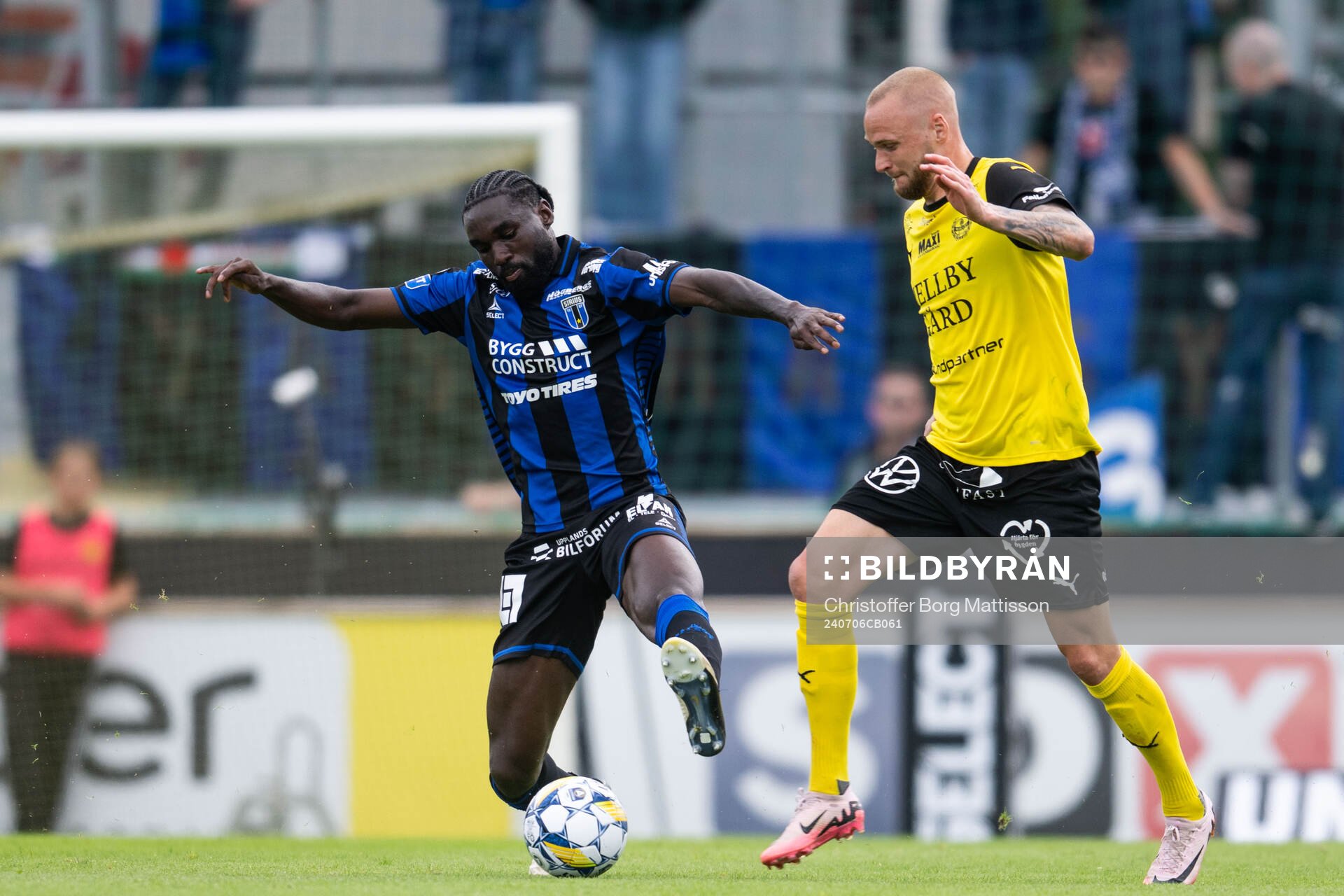 Sirius Patrick Nwadike och Mjällbys Adam Ståhl