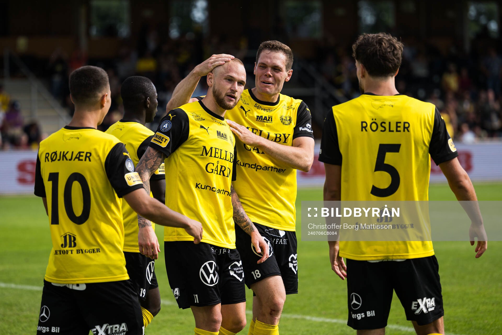 Mjällbys Adam Ståhl jublar med Nicklas Røjkjær, Jacob