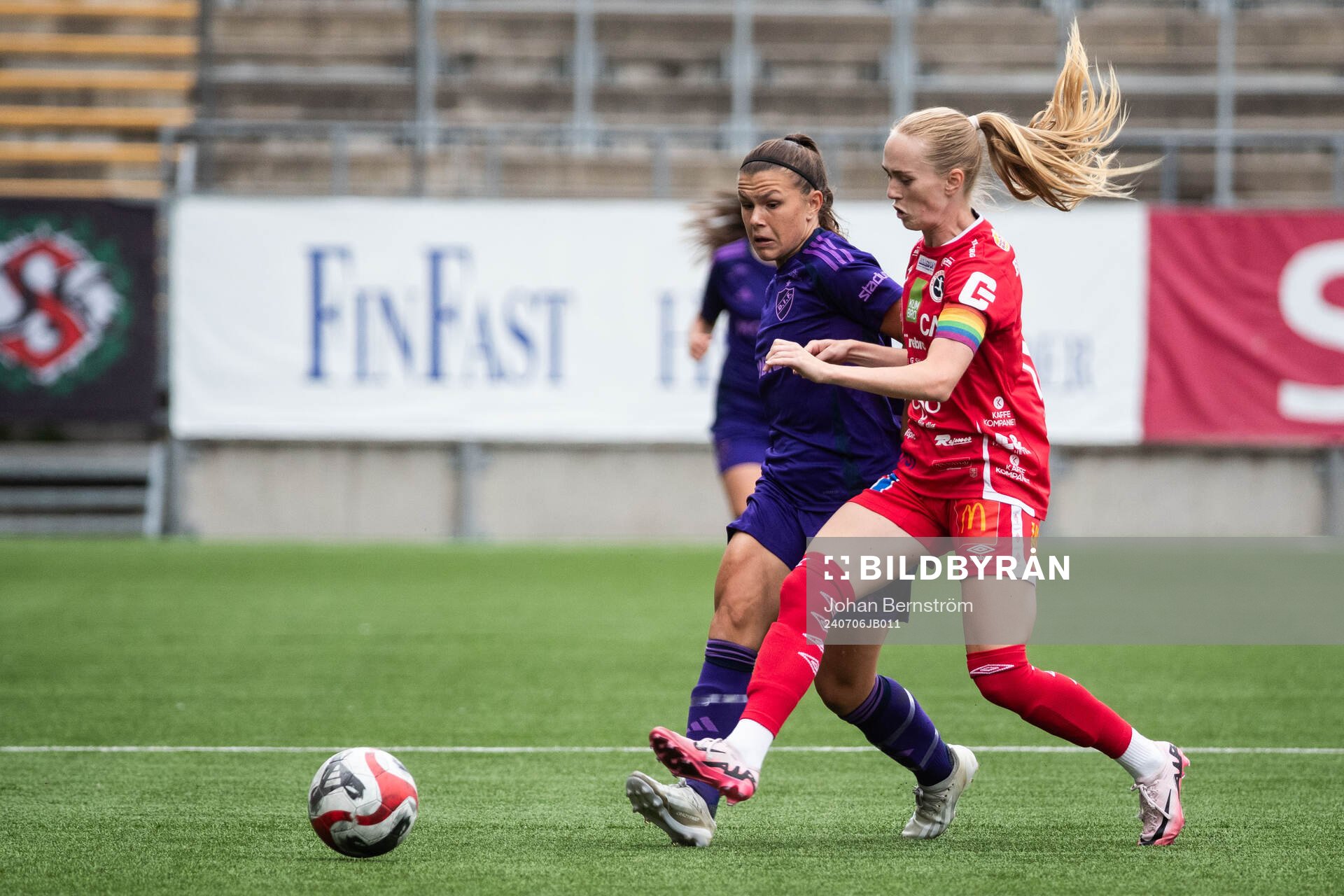 Djurgårdens Alexsandra Lobanova och KIF Örebros Minea