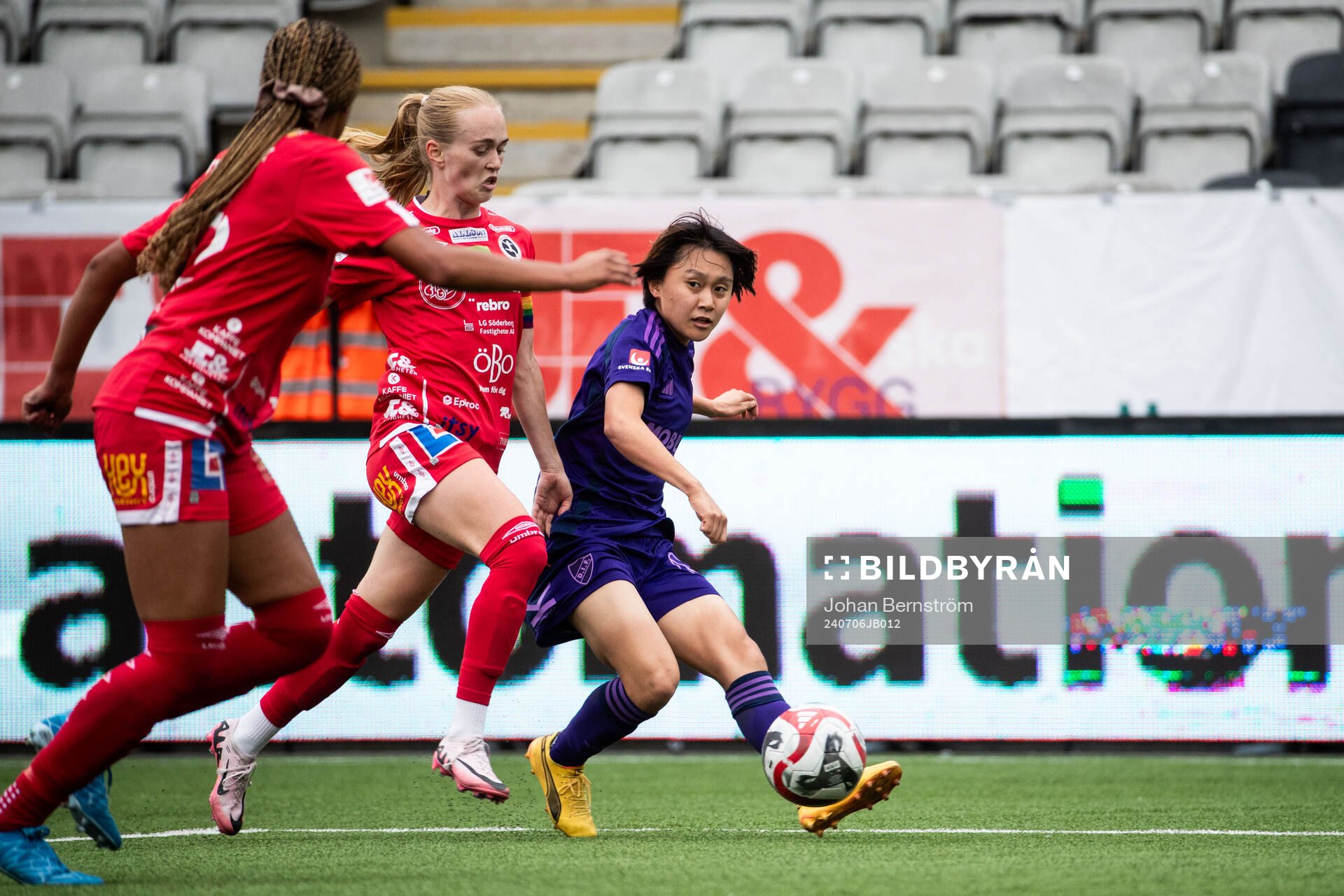 KIF Örebros Minea Lassas och Djurgårdens Shinomi Koyama