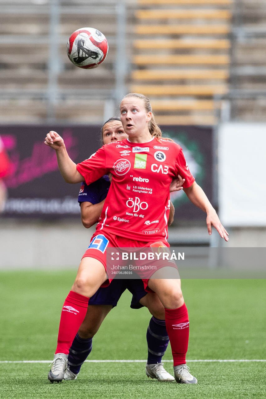 Djurgårdens Alexsandra Lobanova och KIF Örebros Inka