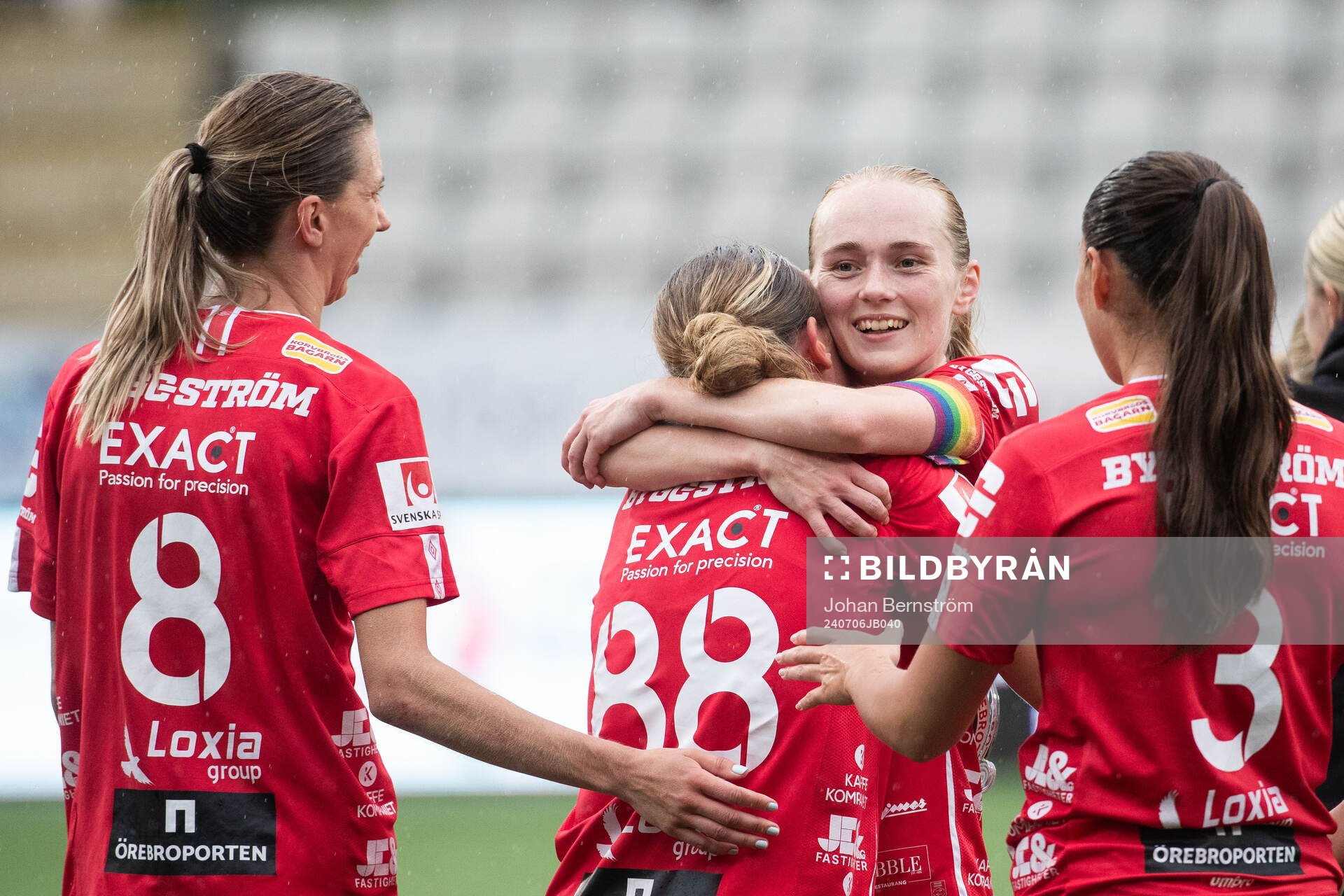KIF Örebros Maja Bodin och Minea Lassas jublar