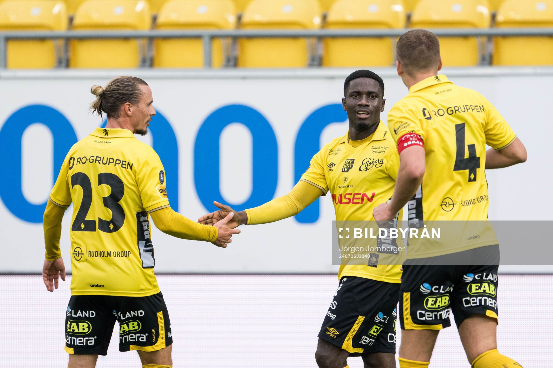 Elfsborgs Michael Baidoo jublar med Niklas Hult och Gustav