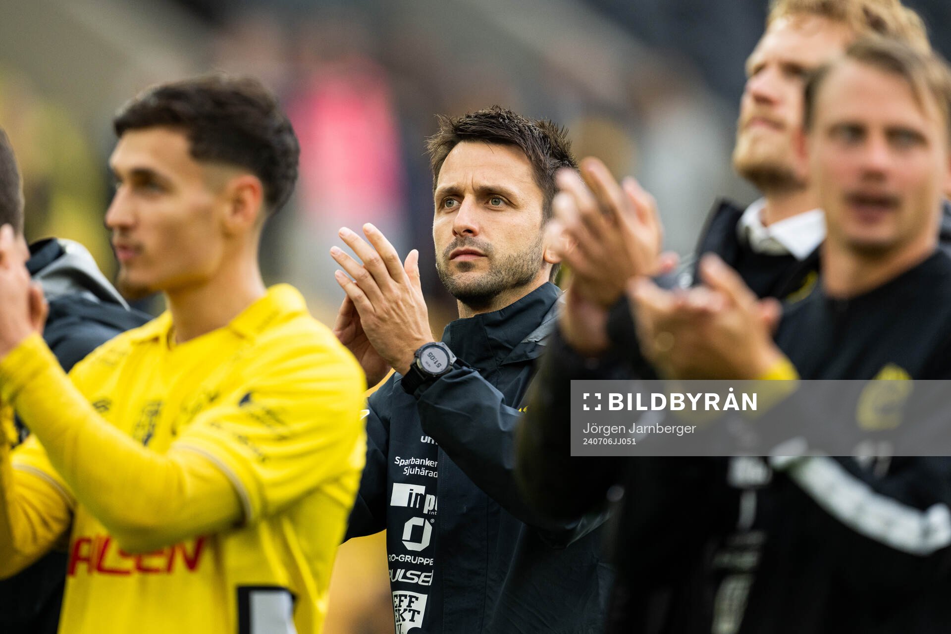 Elfsborgs assisterande tränare Javier Agenjo Duran jublar