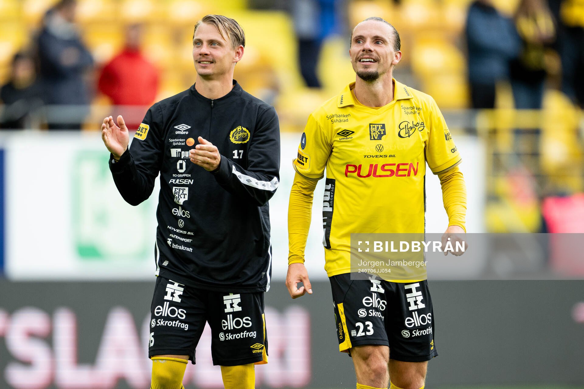 Elfsborgs Simon Hedlund och Niklas Hult jublar efter fotbollsmatchen i Allsvenskan mellan Elfsborg och Brommapojkarna den 6 juli 2024 i Borås.