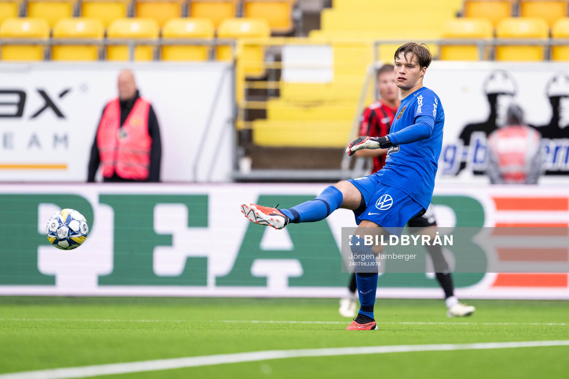 Brommapojkarnas målvakt Filip Sidklev
