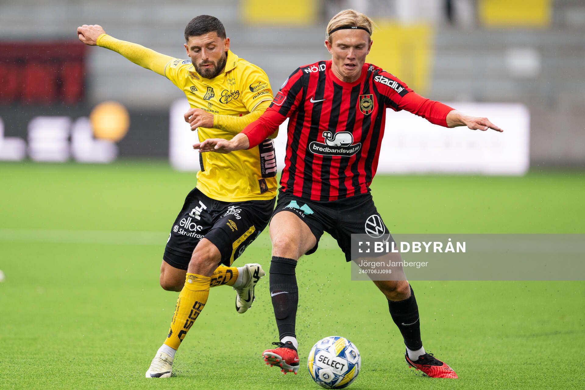 Elfsborgs Arber Zeneli och Brommapojkarnas Alexander Jensen