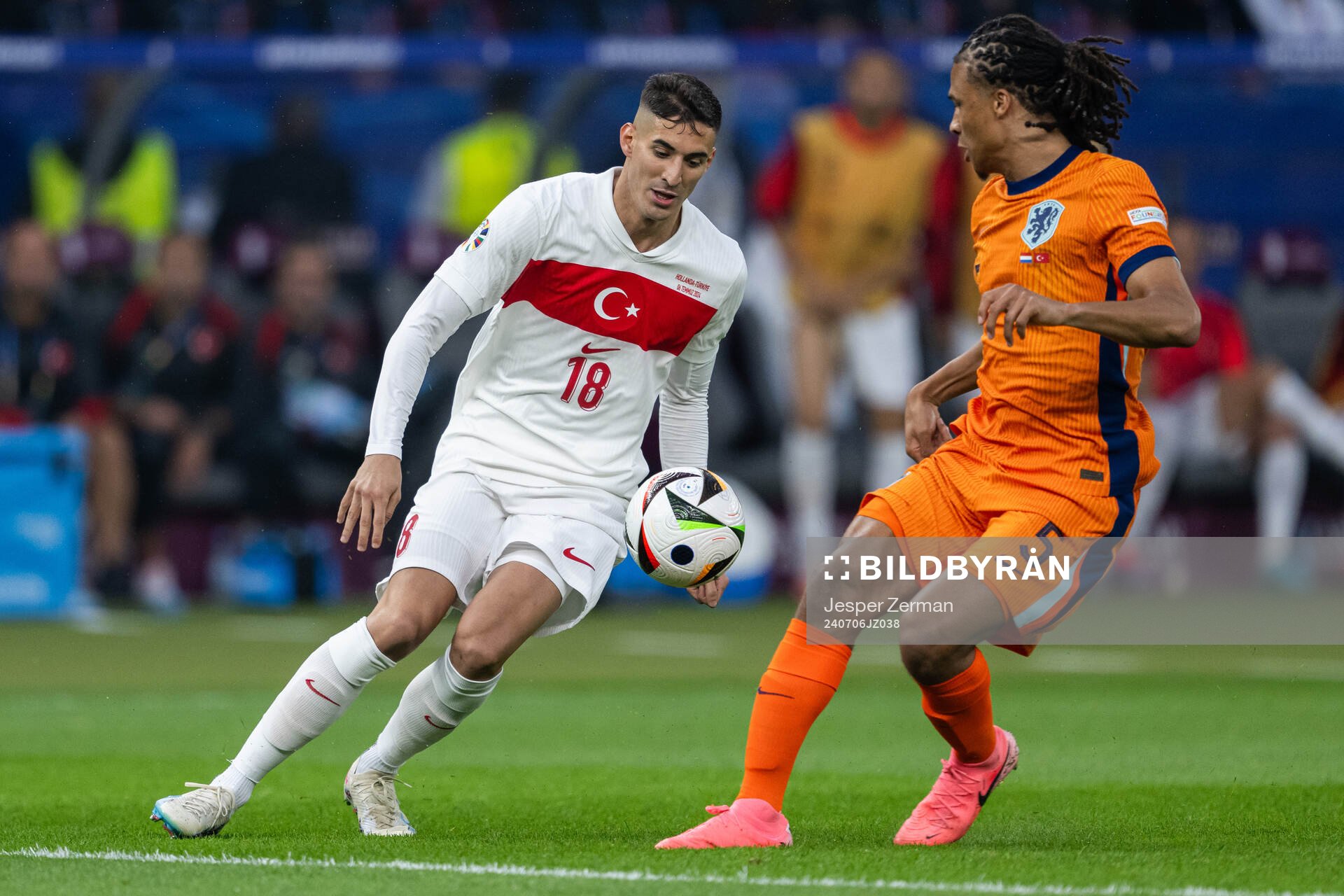 Mert Muldur of Turkey and Nathan Aké of Netherlands