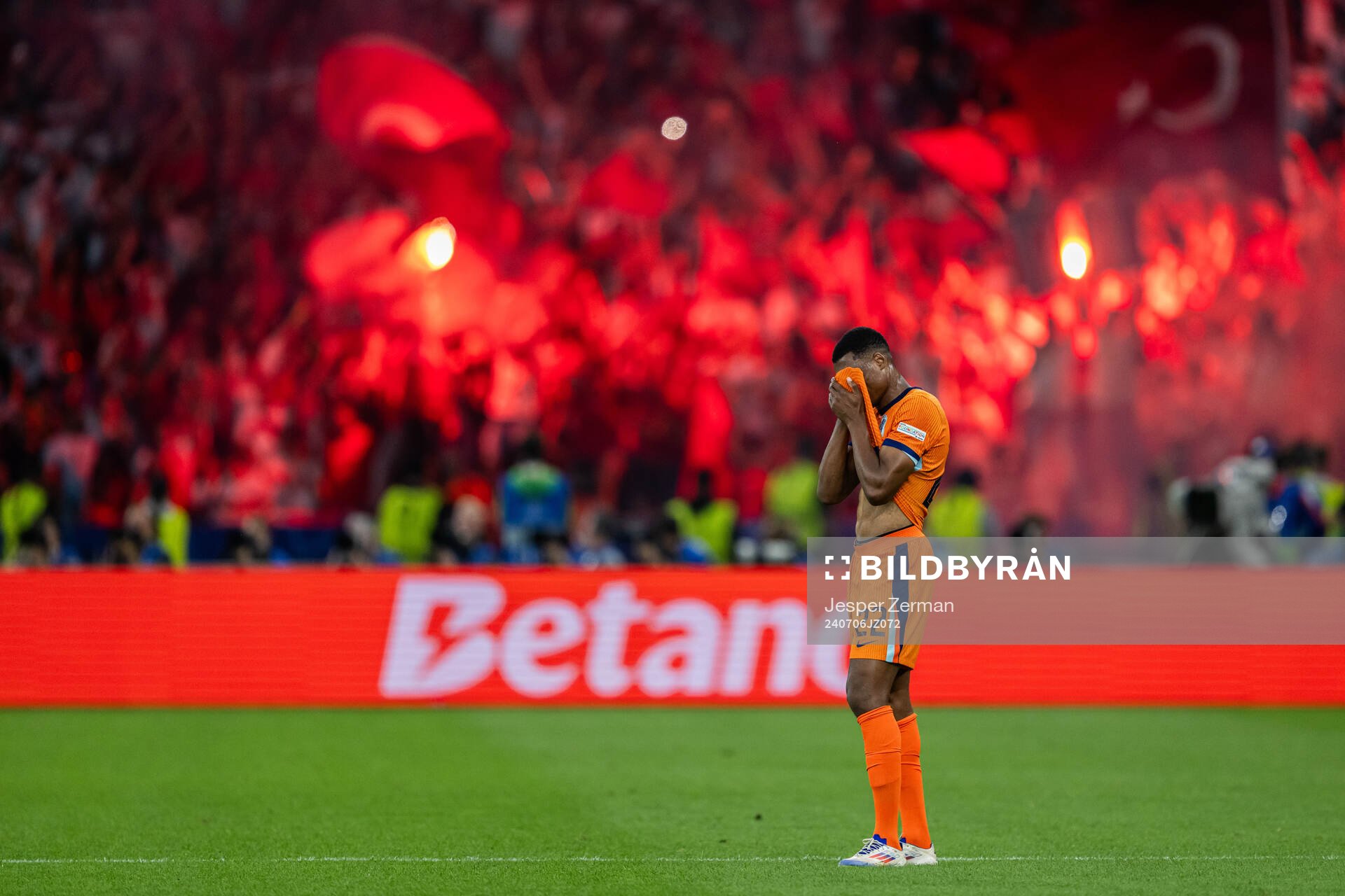 Denzel Dumfries of Netherlands looks dejected