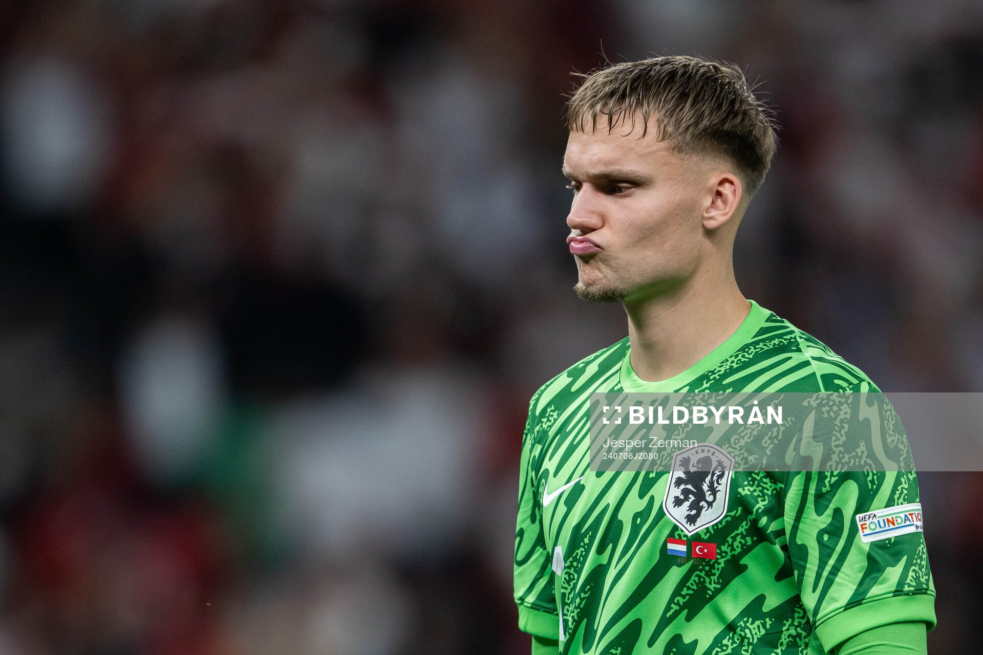 Goalkeeper Bart Verbruggen of Netherlands looks dejected