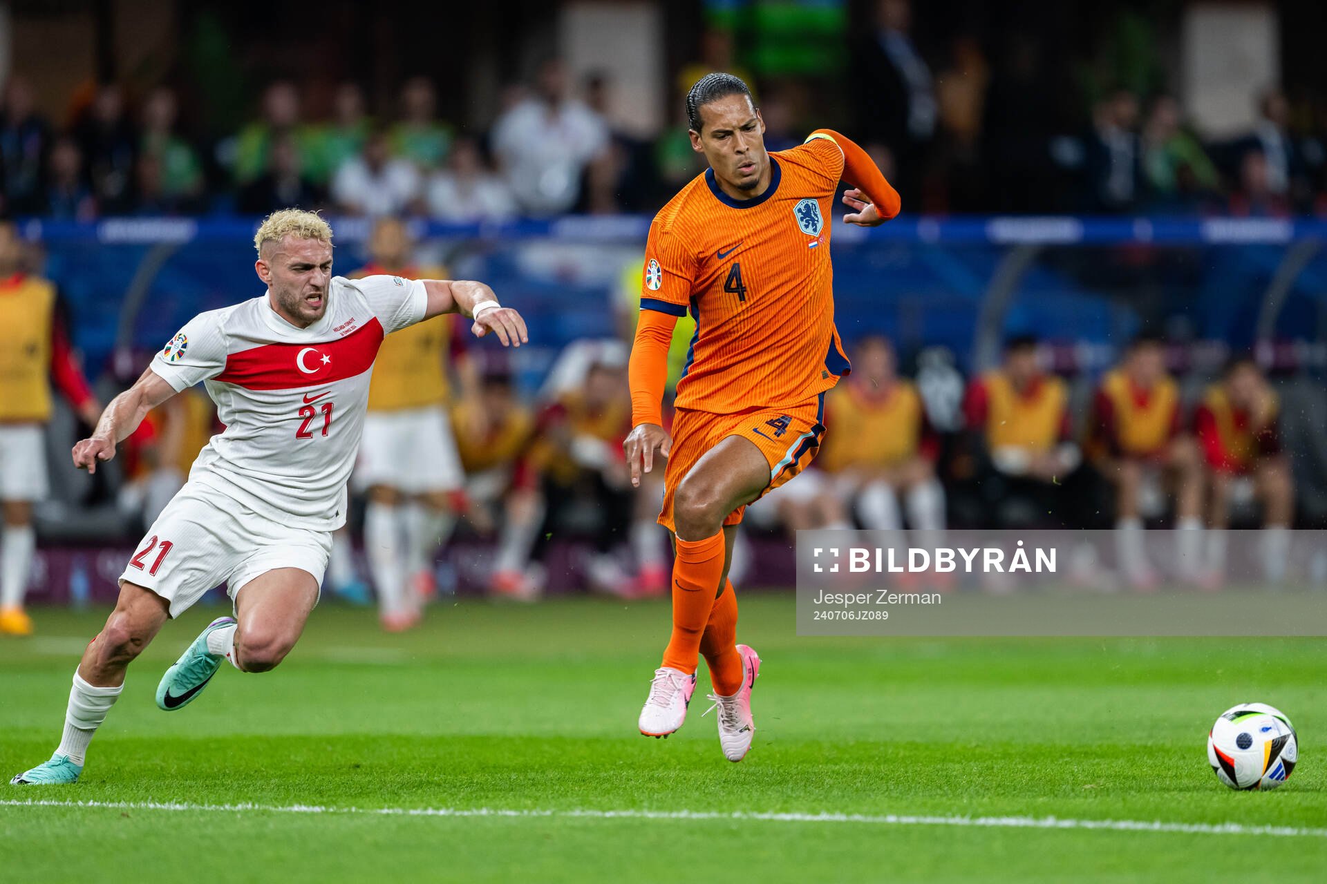 Baris Alper Yilmaz of Turkey and Virgil van Dijk of