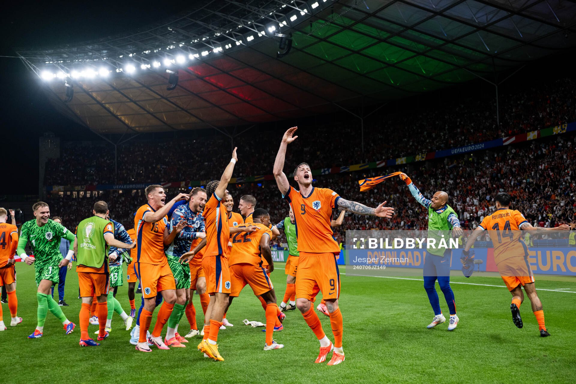 Wout Weghorst of Netherlands celebrate