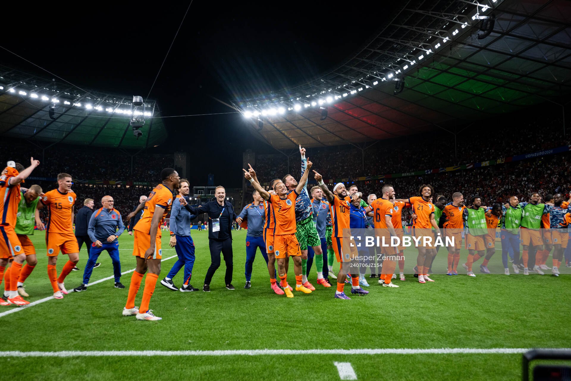 Xavi Simons and Memphis Depay of Netherlands celebrate