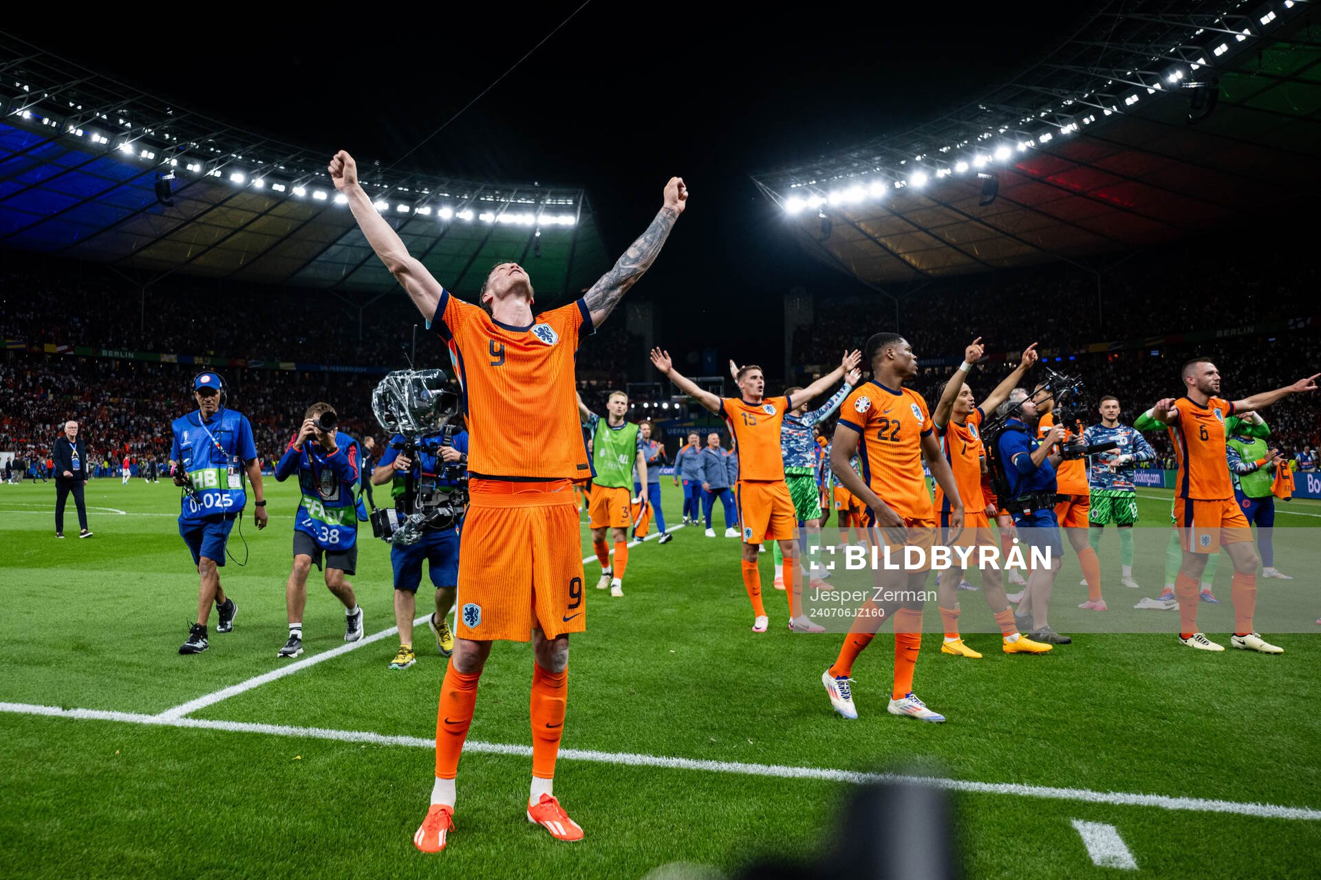 Wout Weghorst of Netherlands celebrates