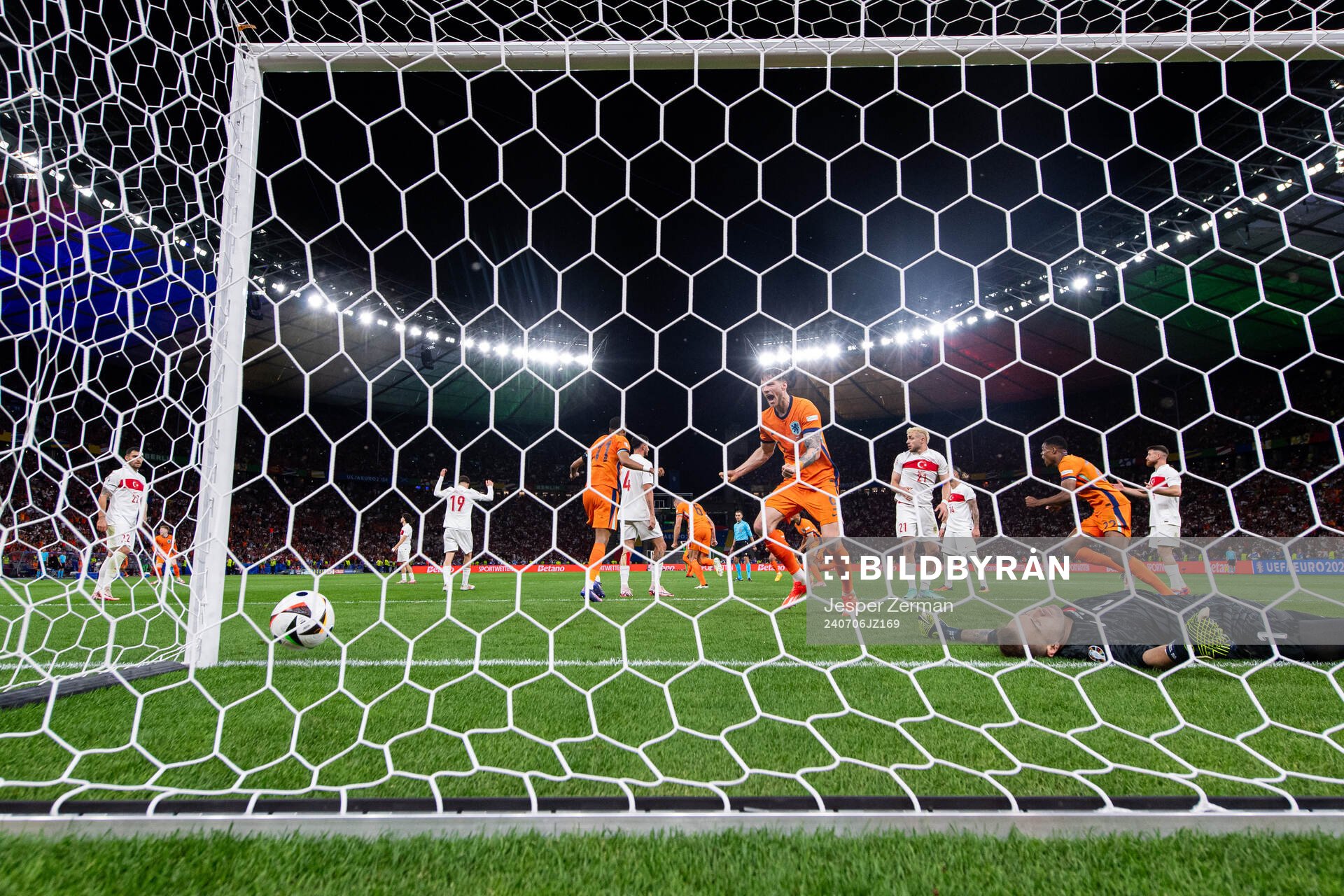 Wout Weghorst of Netherlands celebrates and goalkeeper Mert