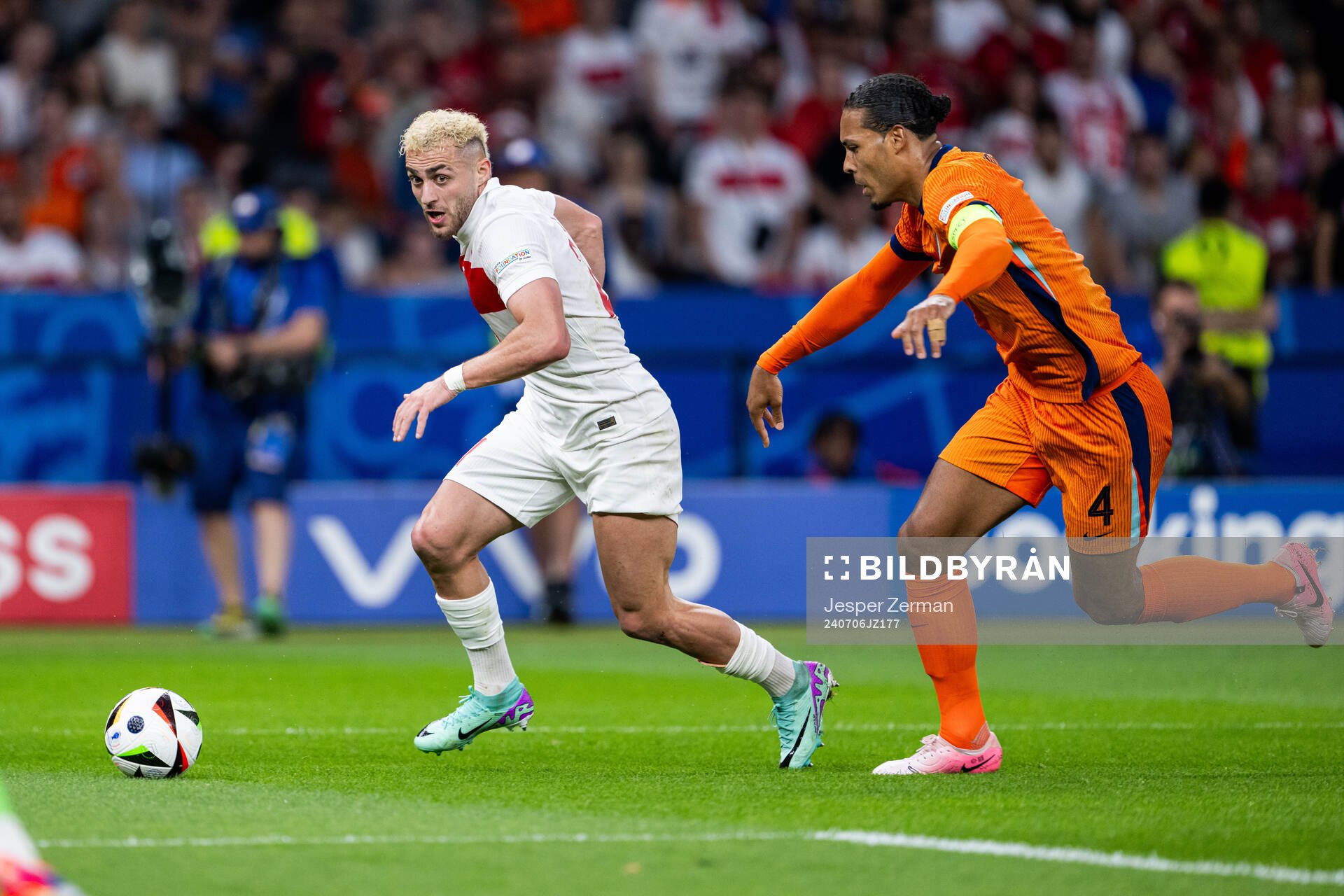 Baris Alper Yilmaz of Turkey and Virgil van Dijk of