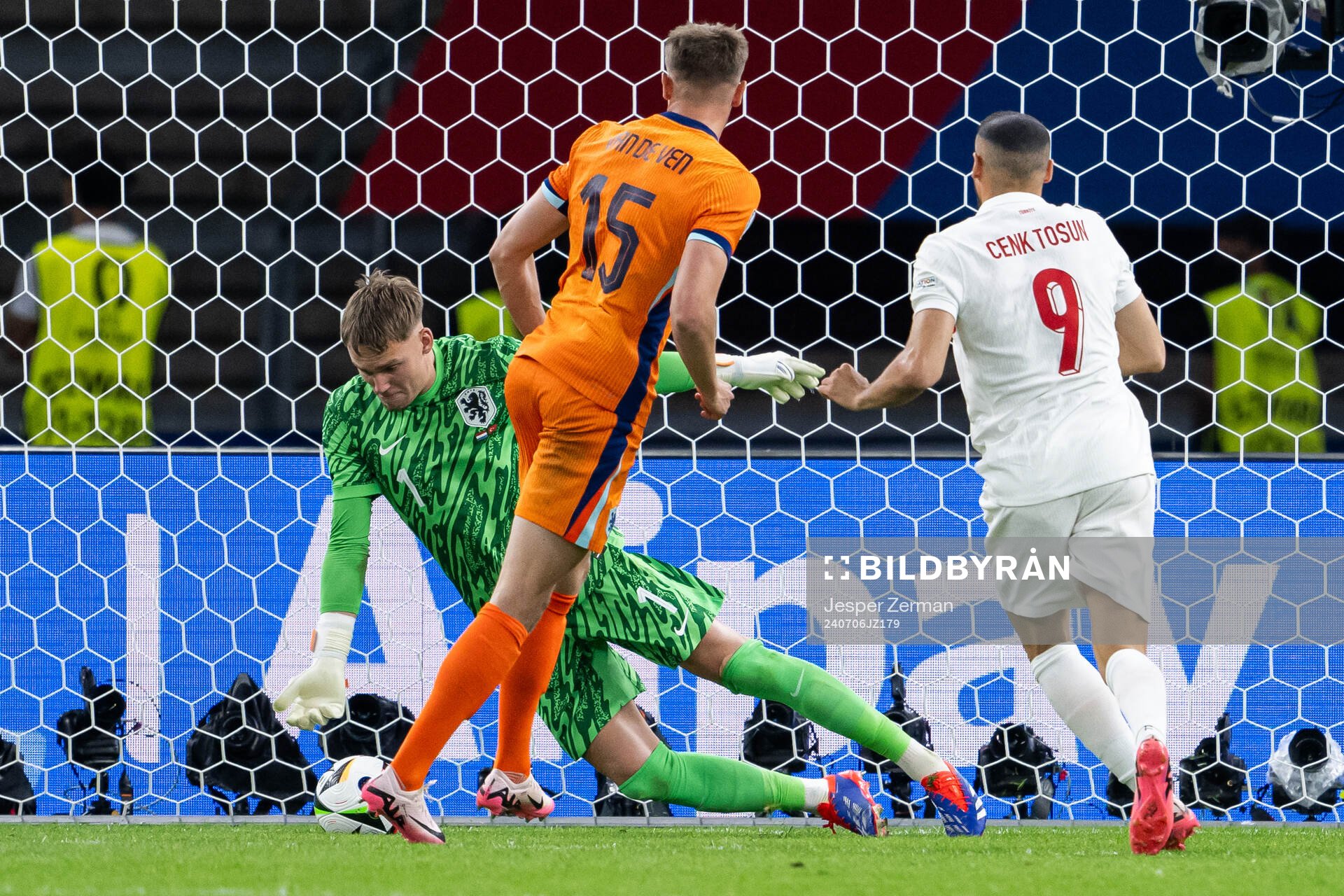 Goalkeeper Bart Verbruggen of Netherlands