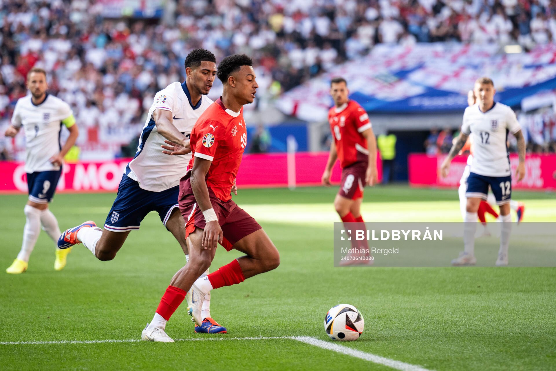 Jude Bellingham of England and Dan Ndoye of Switzerland
