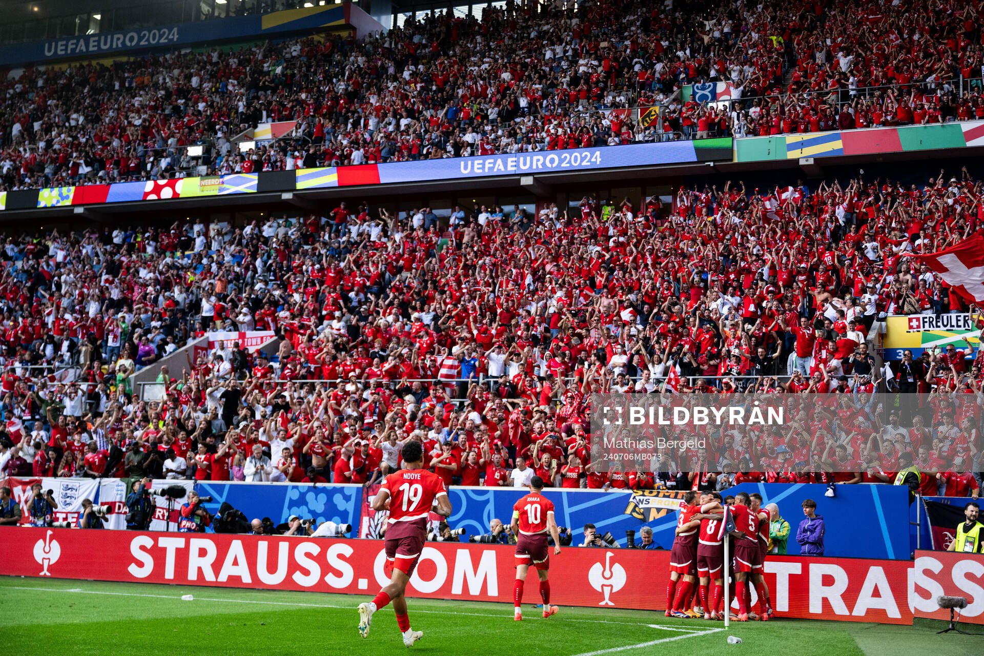 Breel Embolo of Switzerland celebrates with team  mates