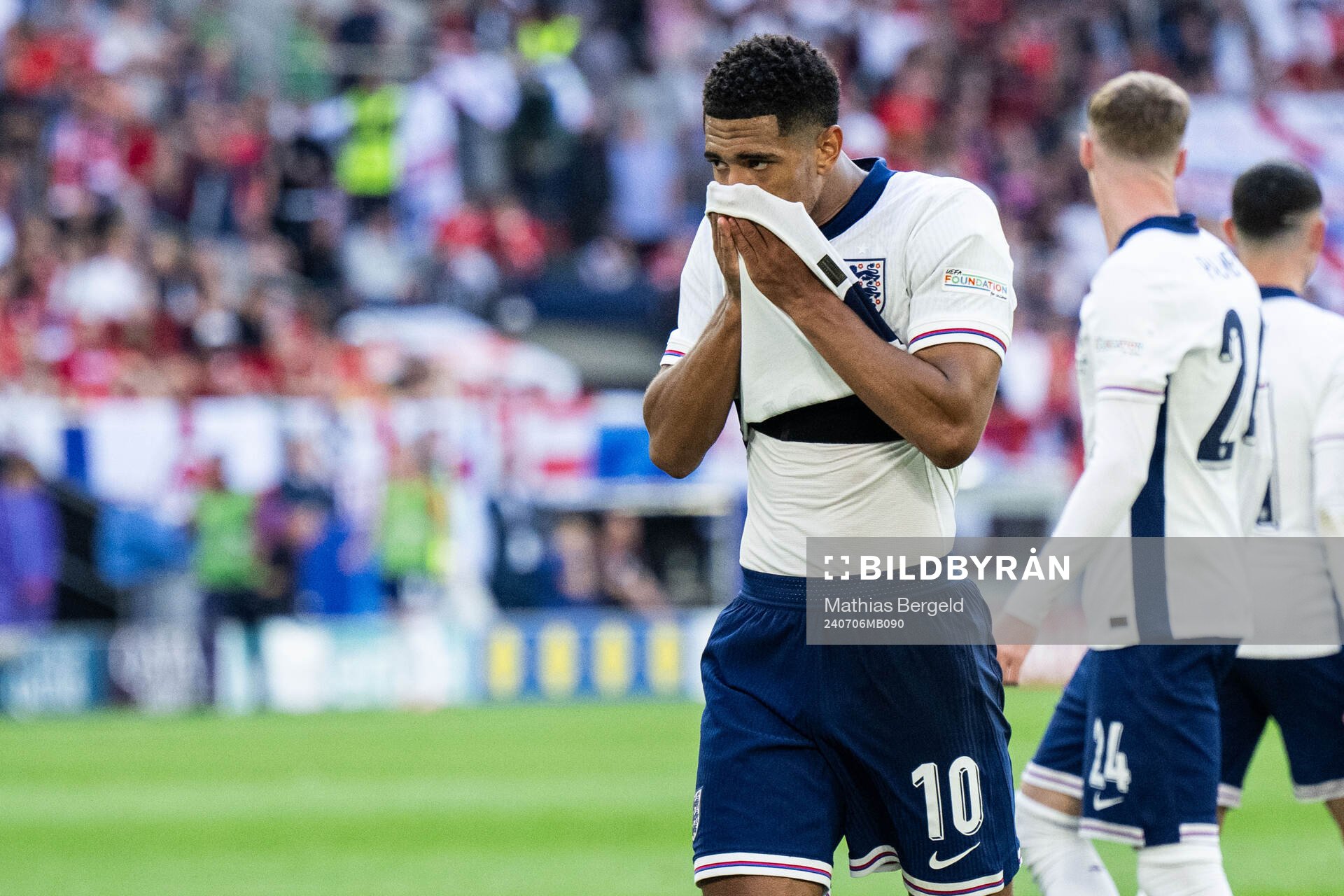 Jude Bellingham of England looks dejected