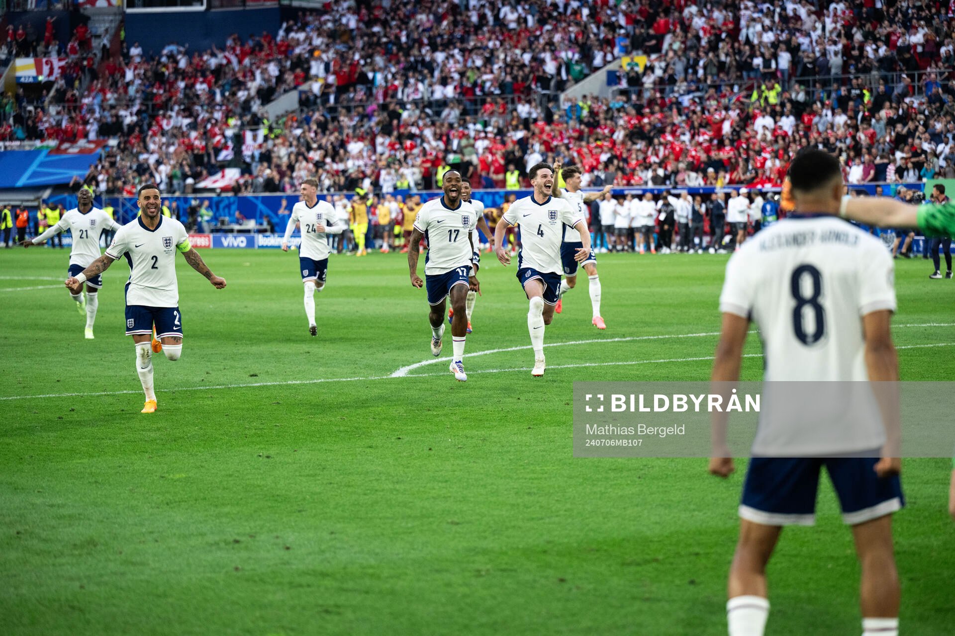Kyle Walker, Ivan Toney and Declan Rice of England celebrate