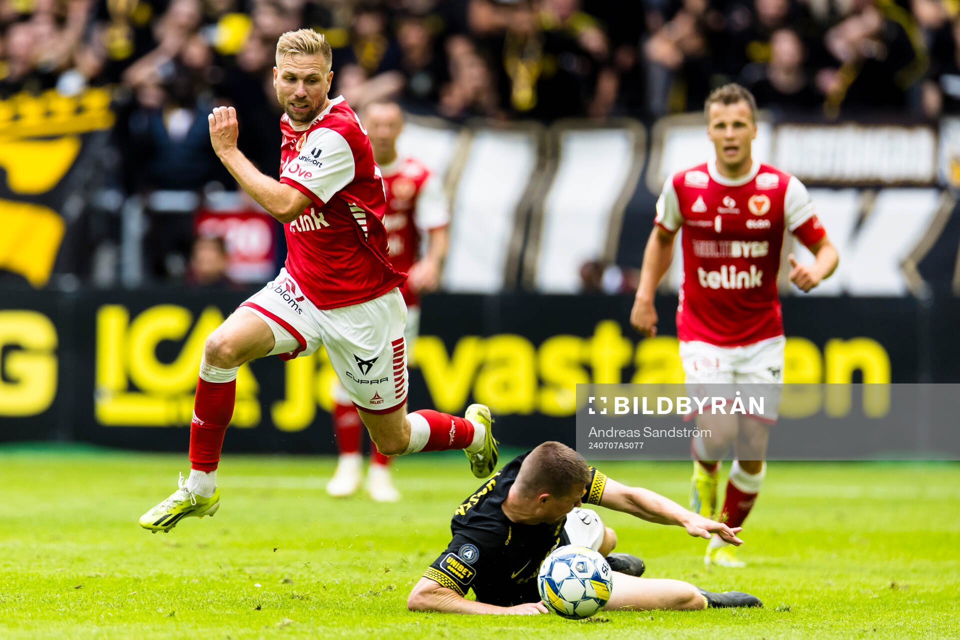 Kalmars Jonathan Ring fintar AIKs Mads Døhr Thychosen
