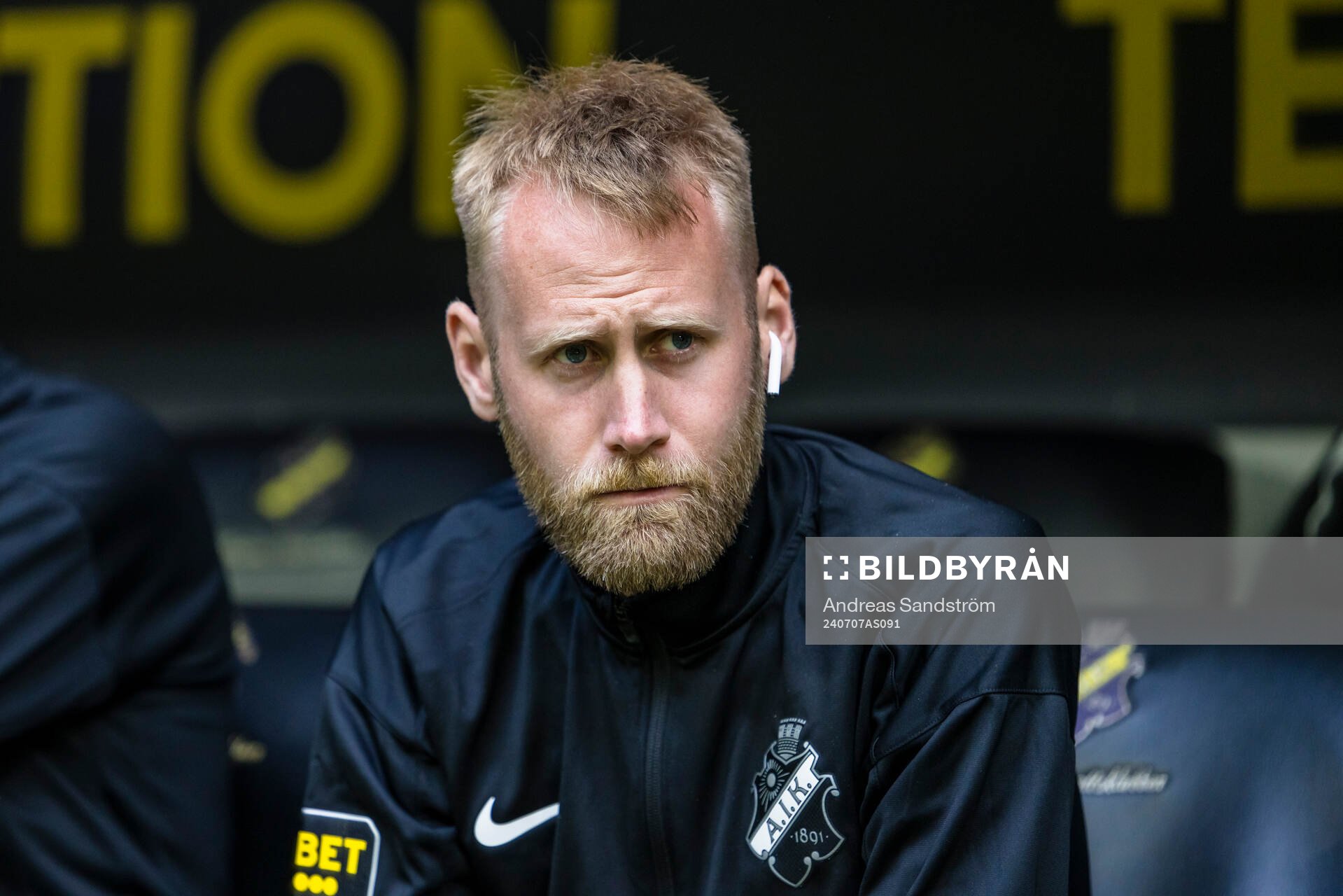 AIKs assisterande tränare Nils Heingård inför fotbollsmatchen i Allsvenskan mellan AIK och Kalmar den 7 juli 2024 i Stockholm. 
