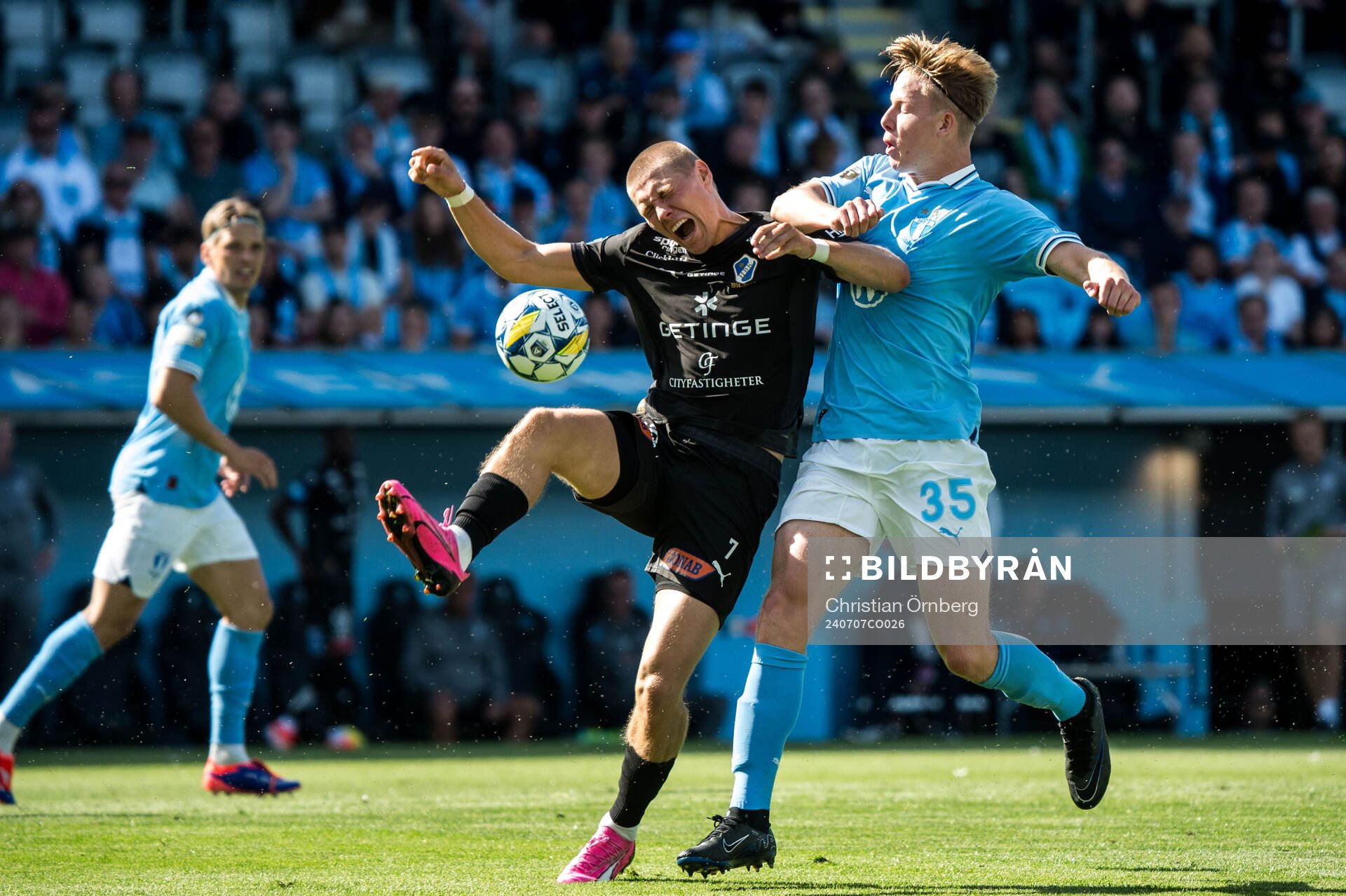 Halmstads Birnir Ingason och Malmö FFs Nils Zätterström