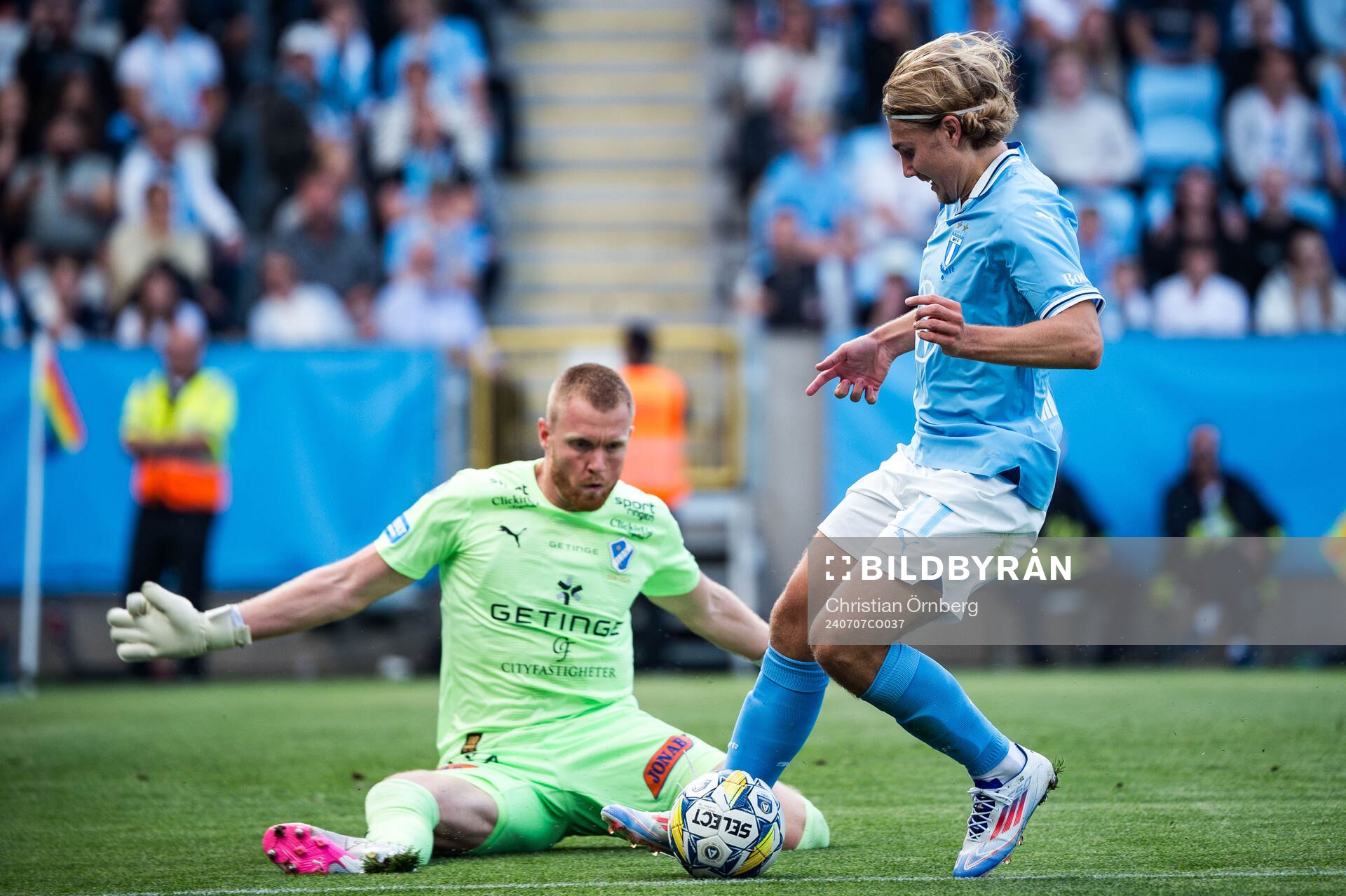 Halmstads målvakt Tim Erlandsson och Malmö FFs Sebastian