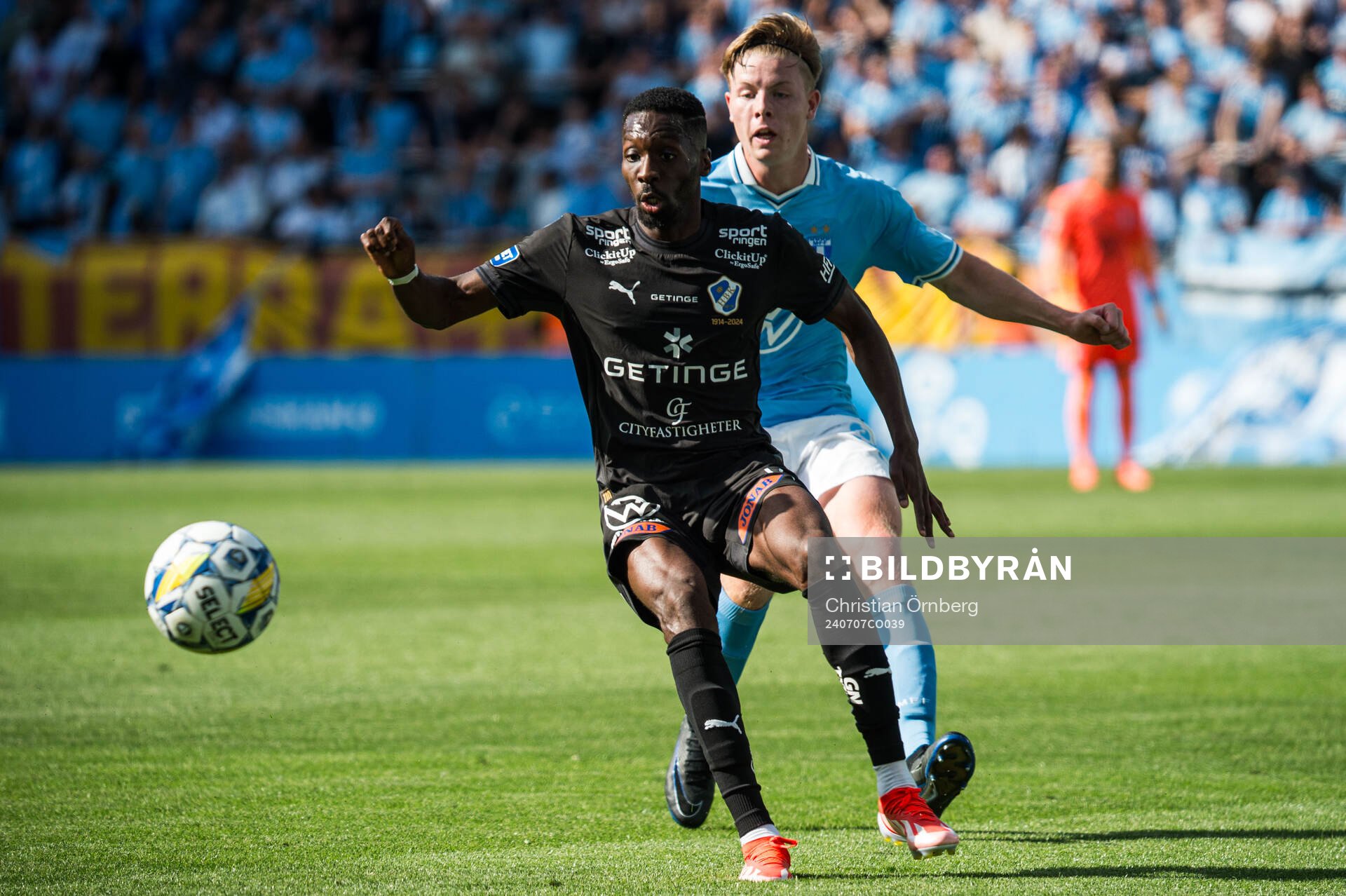 Halmstads Blair Sebastian Turgott och Malmö FFs Nils